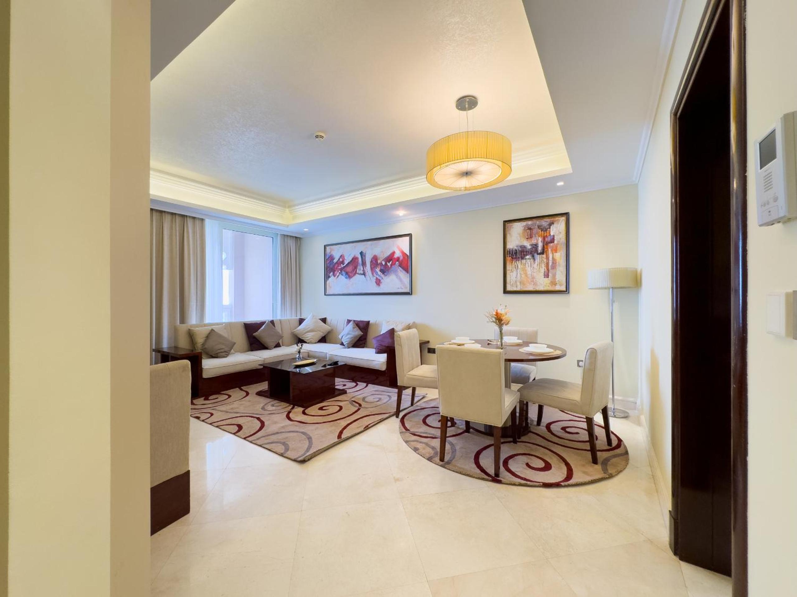 Luxury 2BR plus Maidrm at Grandeur Res Palm Jumeir