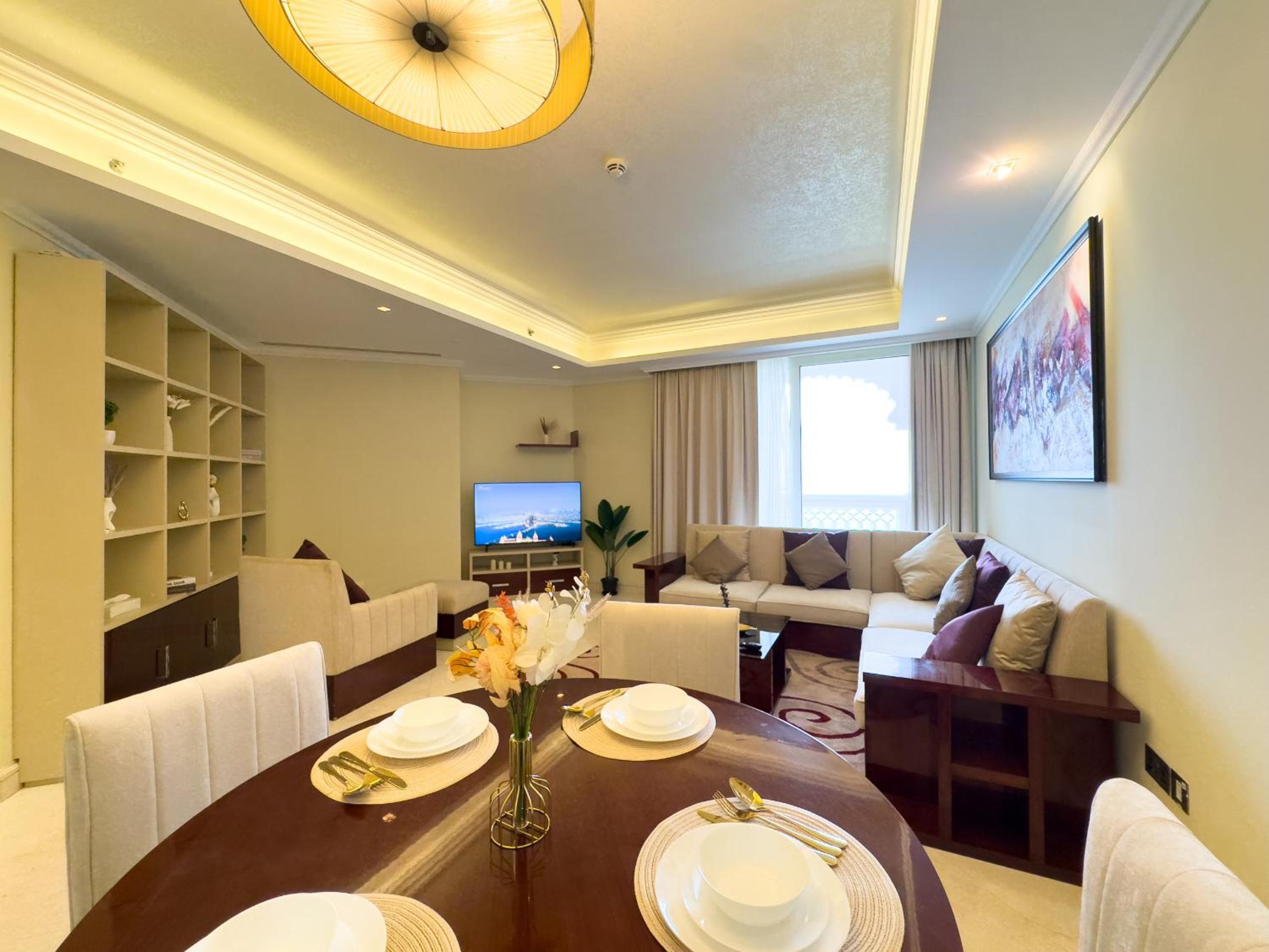 Luxury 2BR plus Maidrm at Grandeur Res Palm Jumeir