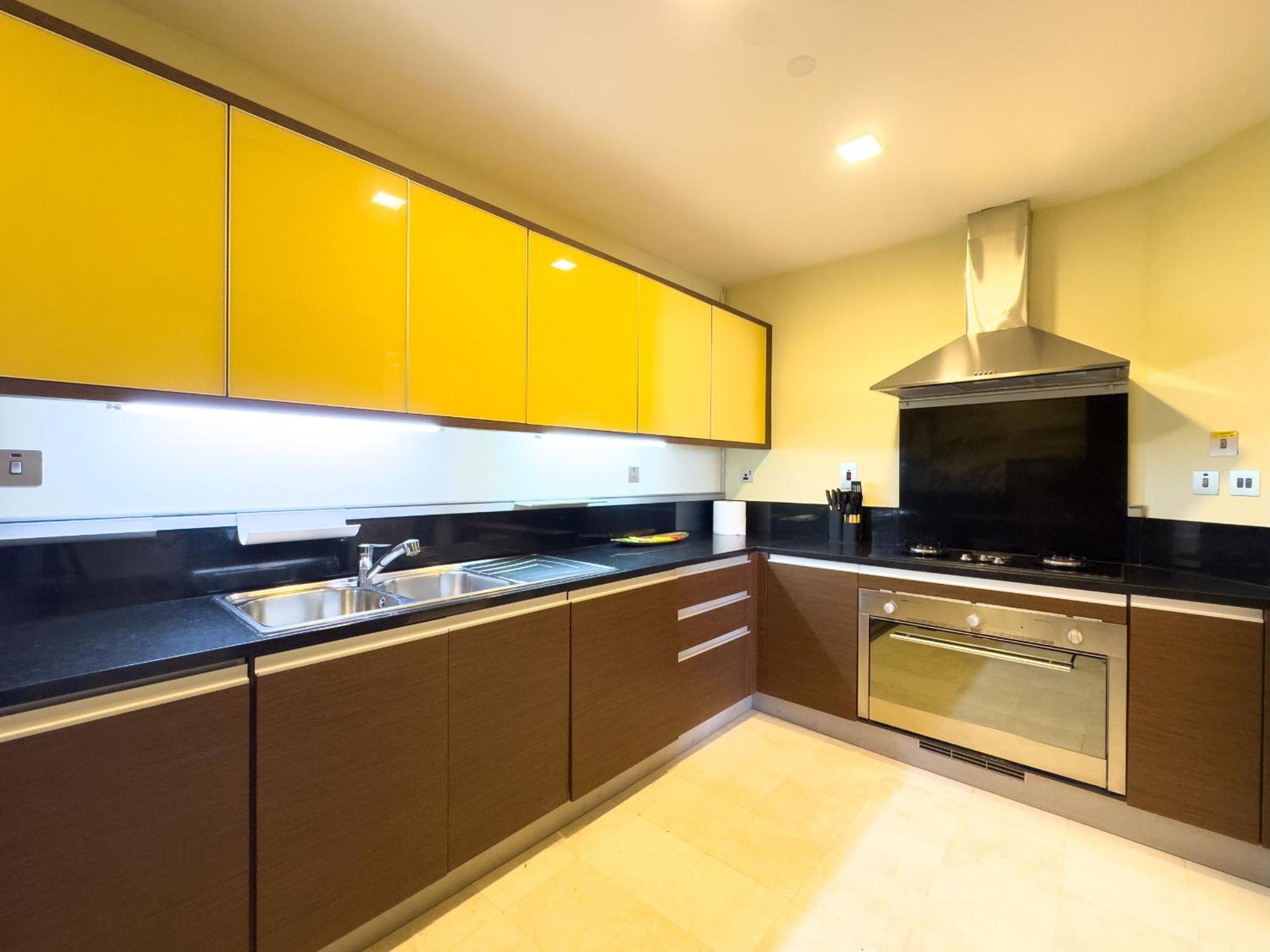 Luxury 2BR plus Maidrm at Grandeur Res Palm Jumeir