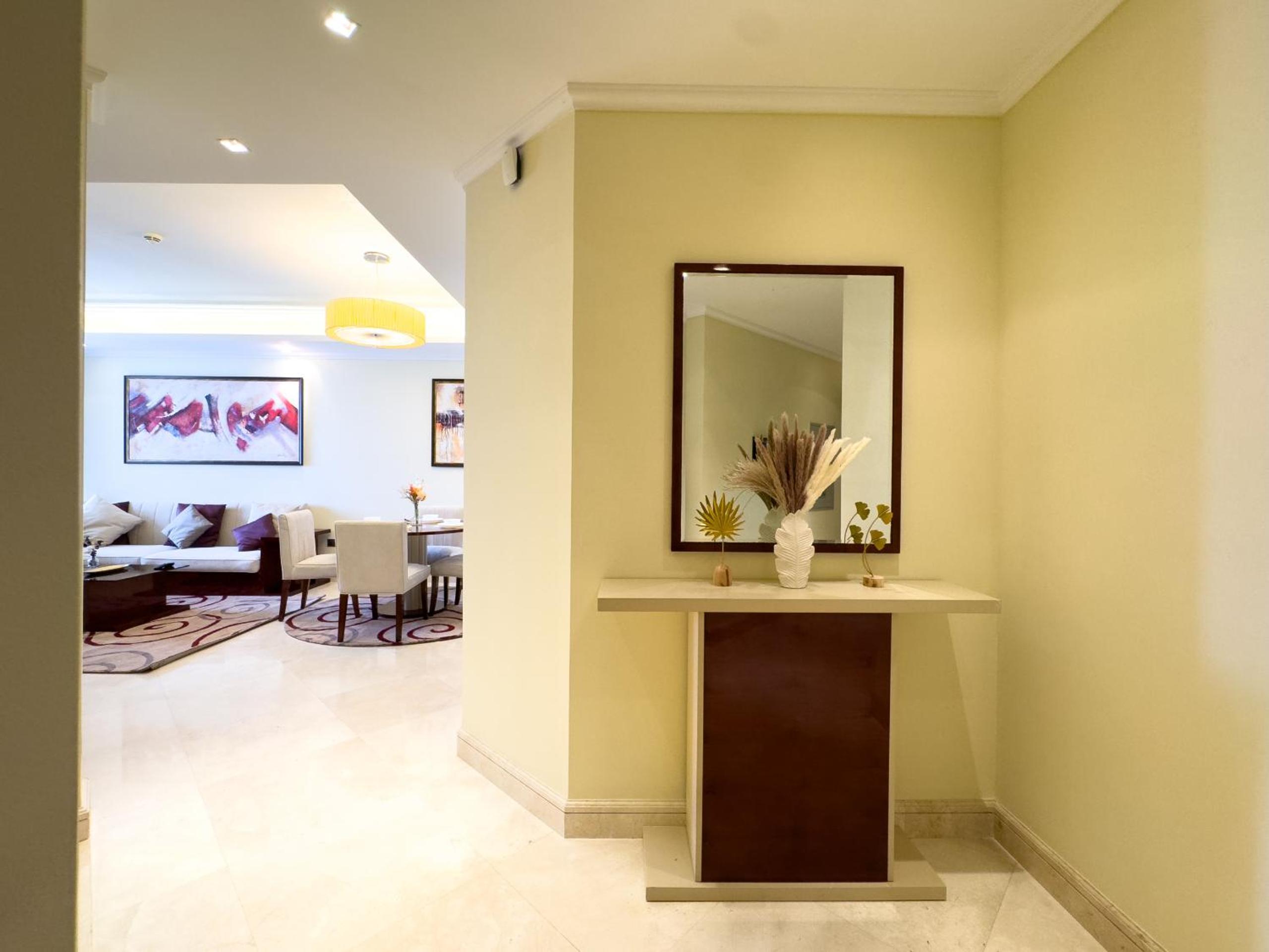 Luxury 2BR plus Maidrm at Grandeur Res Palm Jumeir
