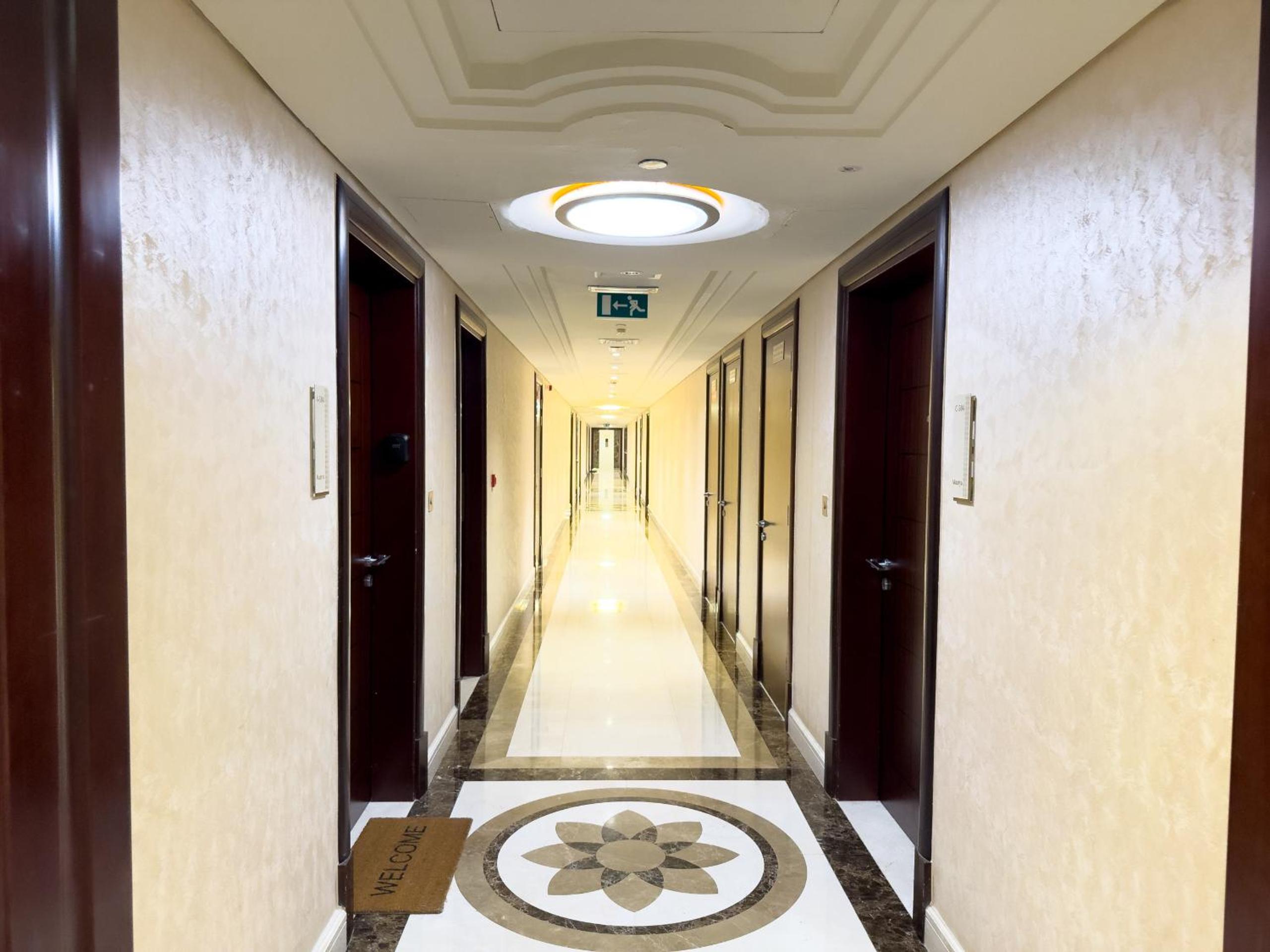 Luxury 2BR plus Maidrm at Grandeur Res Palm Jumeir