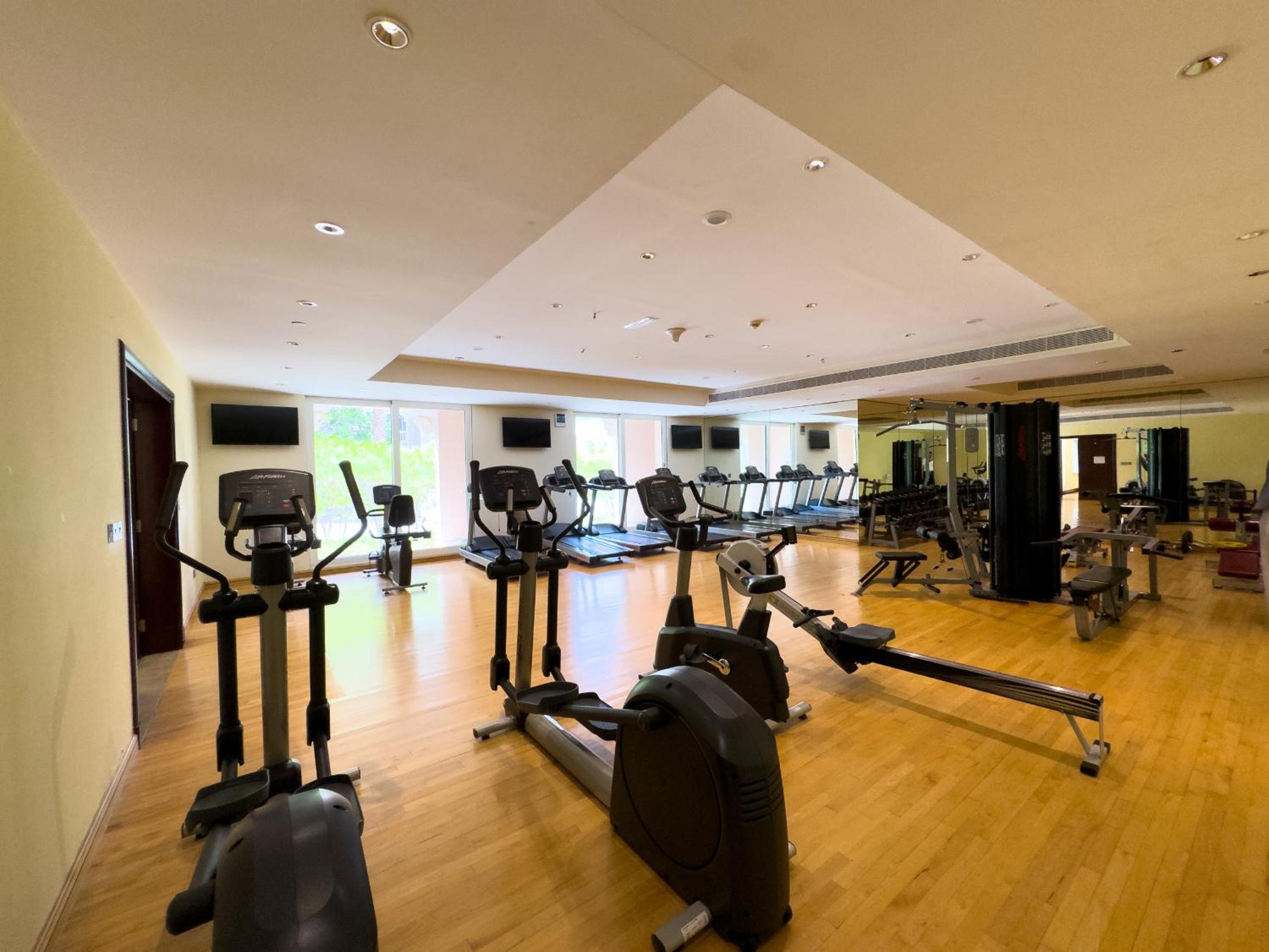 Luxury 2BR plus Maidrm at Grandeur Res Palm Jumeir