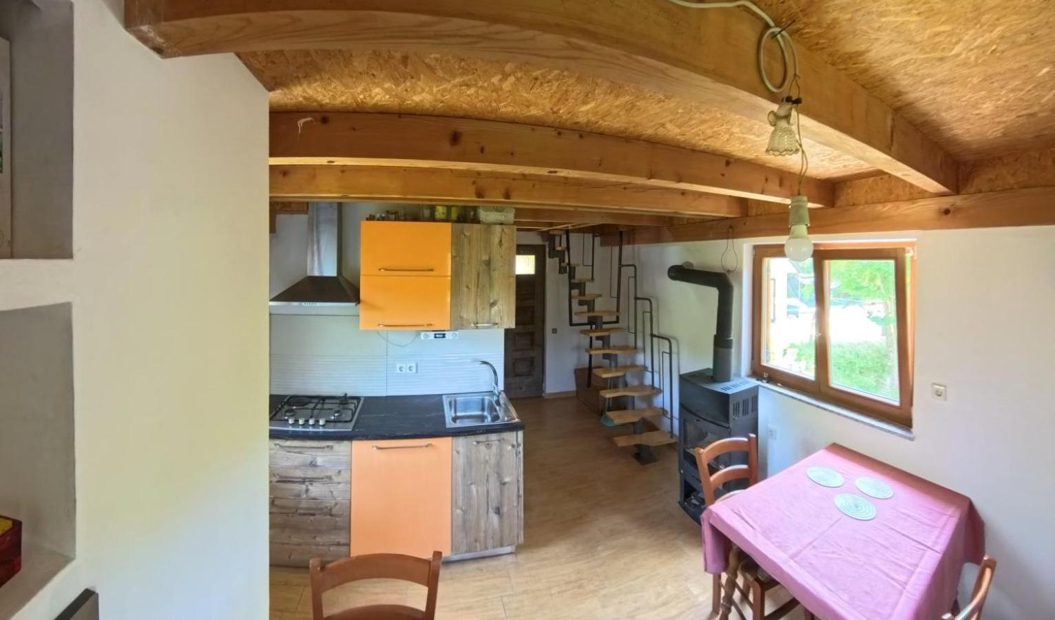 Glamping Volčji tabor - zavetje tišine sredi gozda