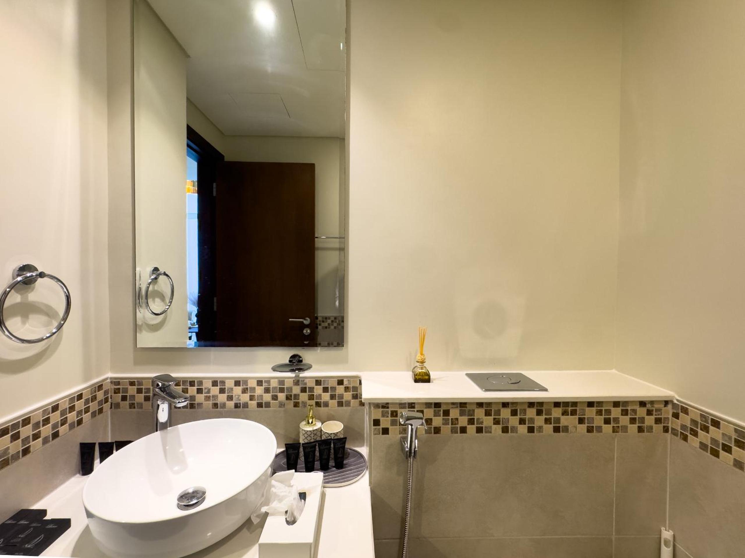 Comfy 1br at Reva Res Business Bay 1701