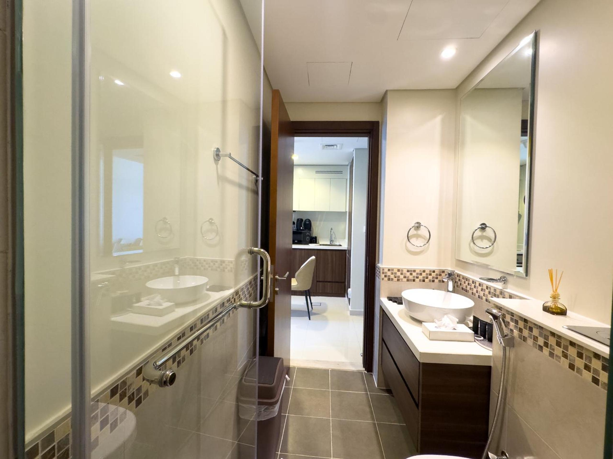Comfy 1br at Reva Res Business Bay 1701
