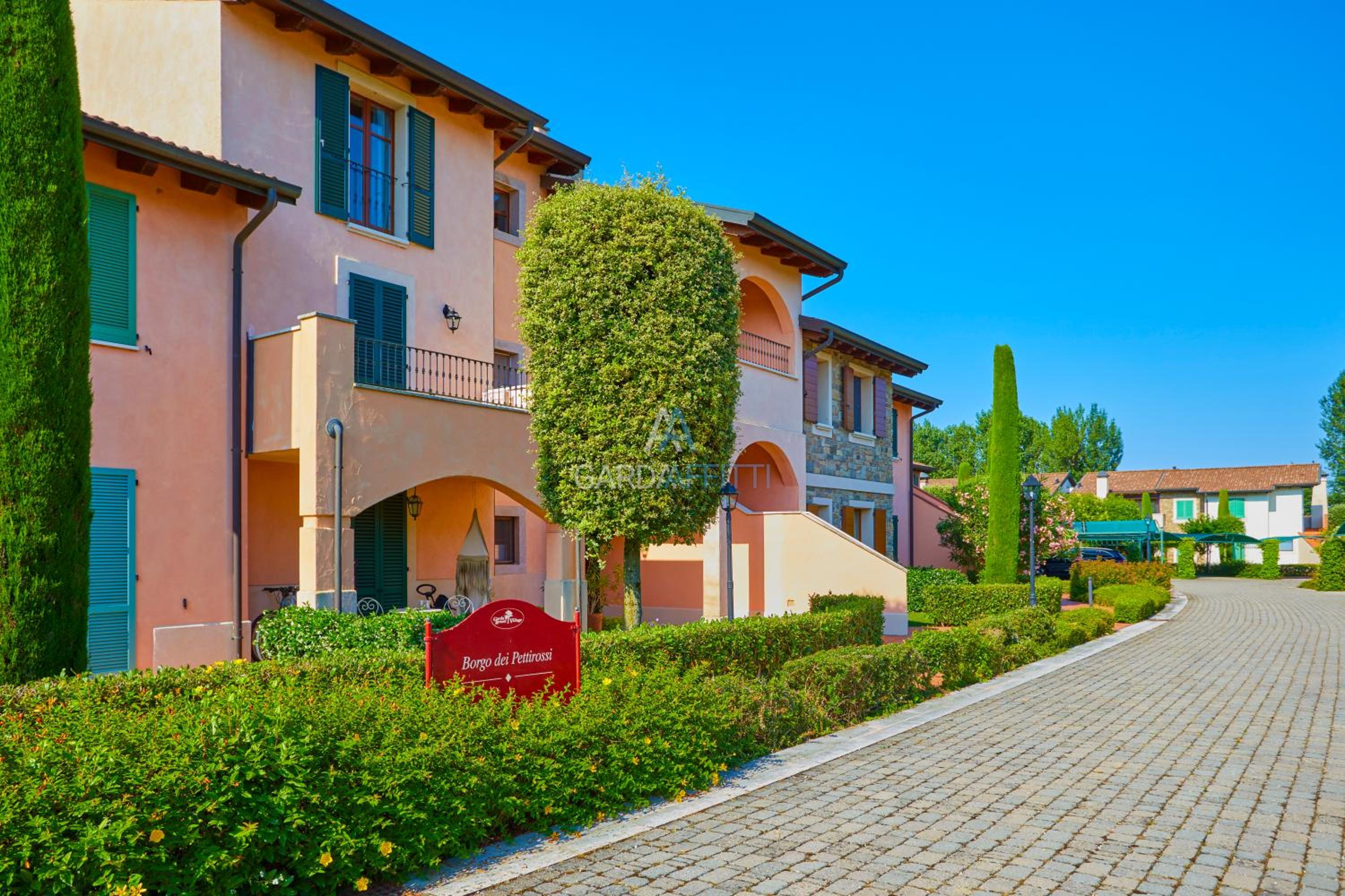 Resort Apartment - Borgo esclusivo con Piscine e Campi sportivi