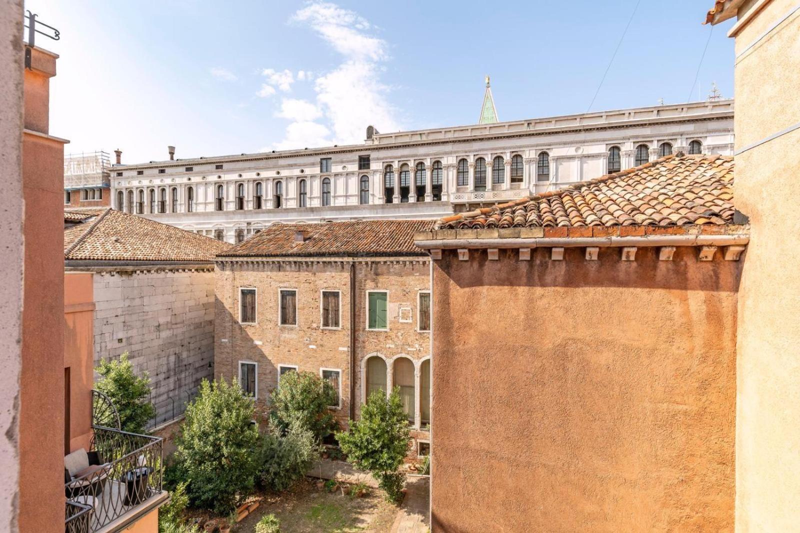 ComeCasa 3 min walk from San Marco Apartment with beautiful roof terrace