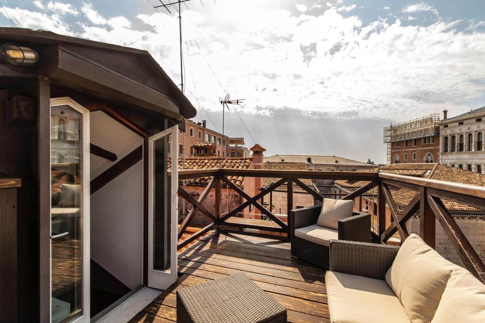 ComeCasa 3 min walk from San Marco Apartment with beautiful roof terrace
