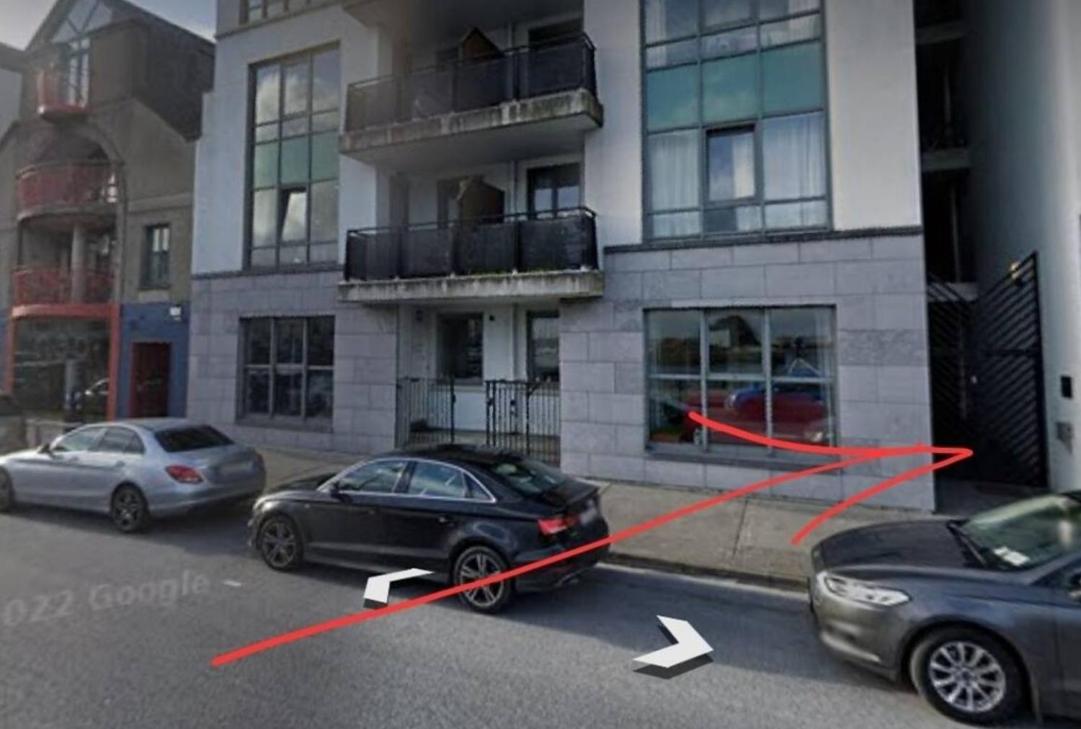 Central Stay with Free Parking Private Room in Shared Flat
