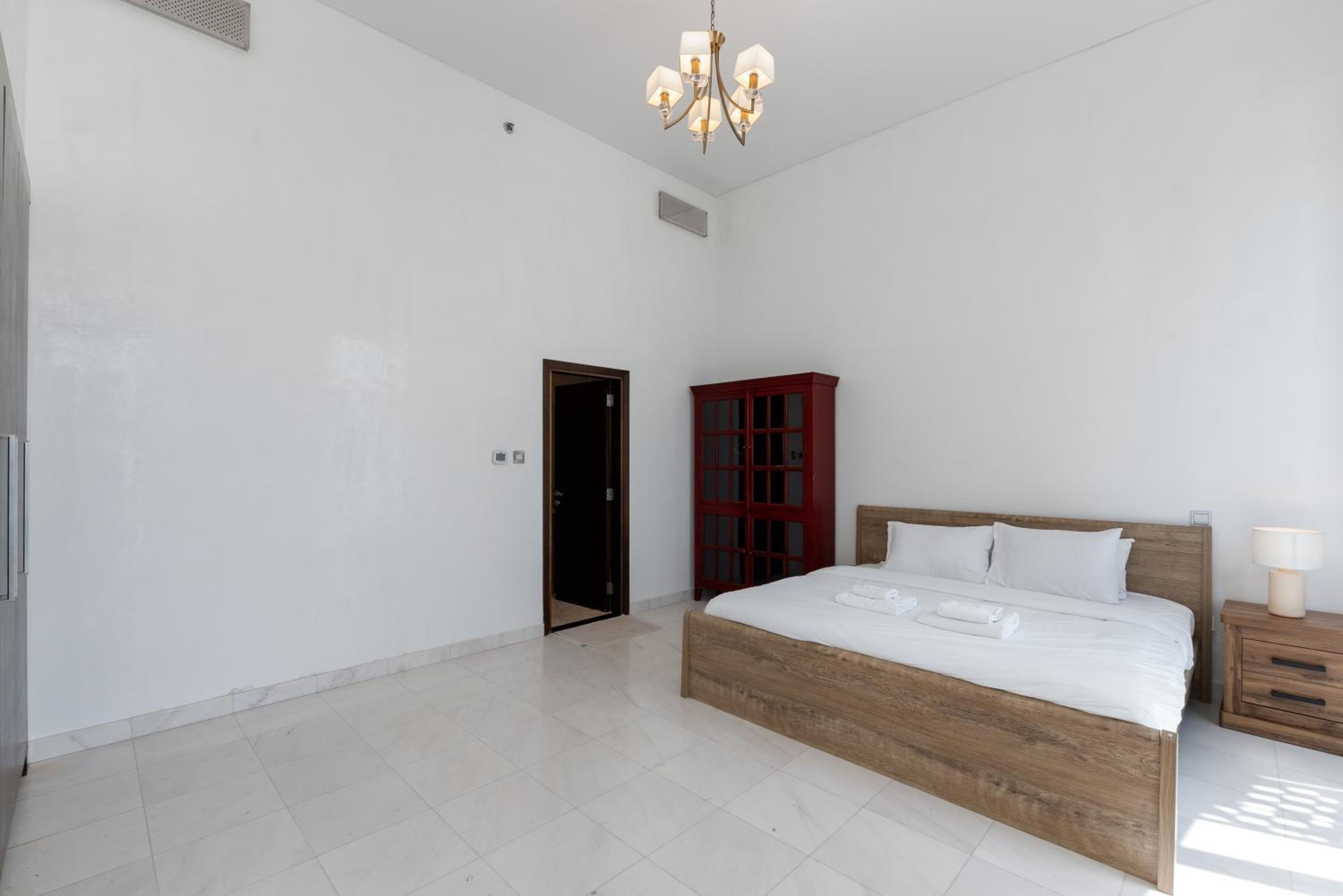 Cayan Tower Dubai Marina - Mint Stay