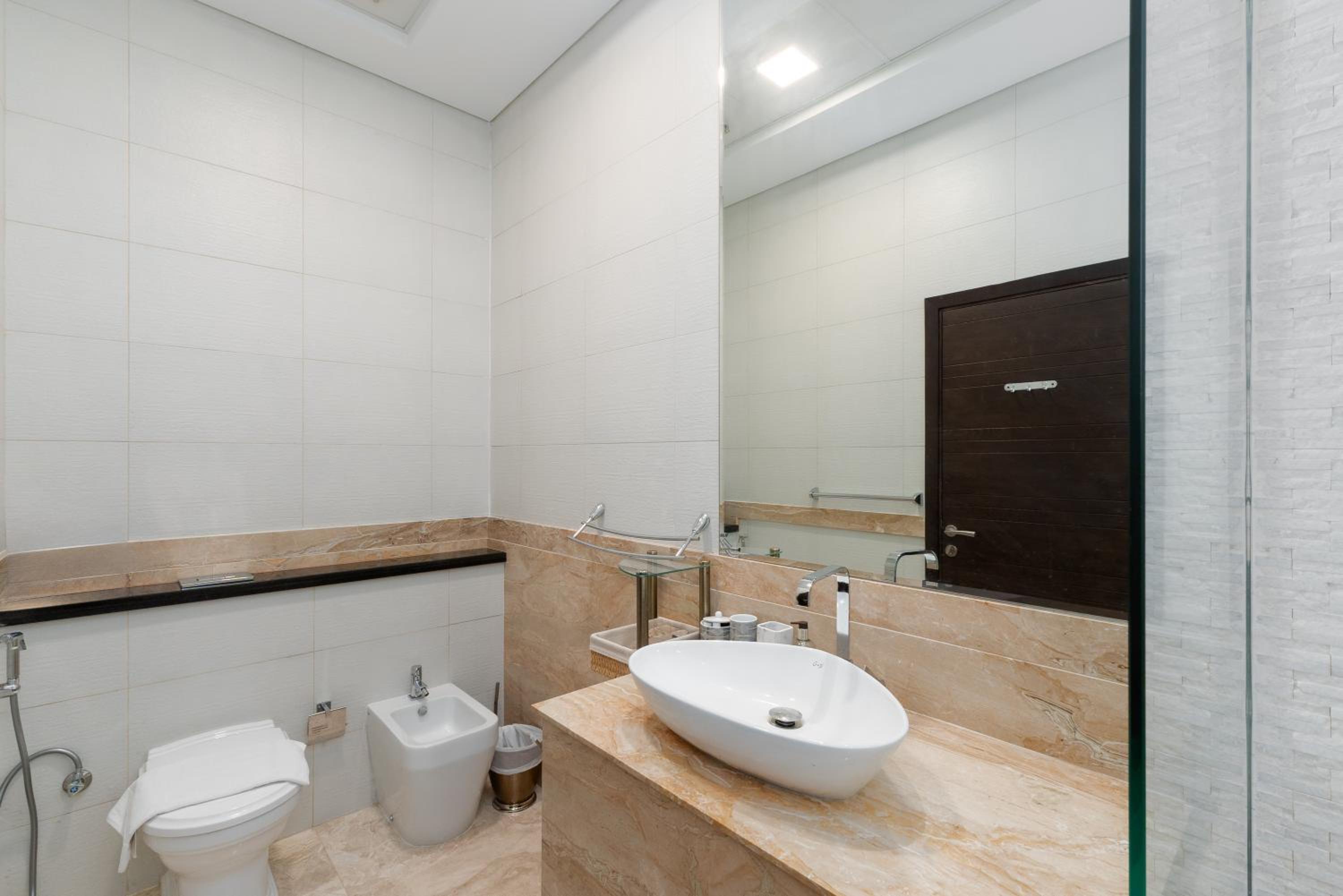 Cayan Tower Dubai Marina - Mint Stay