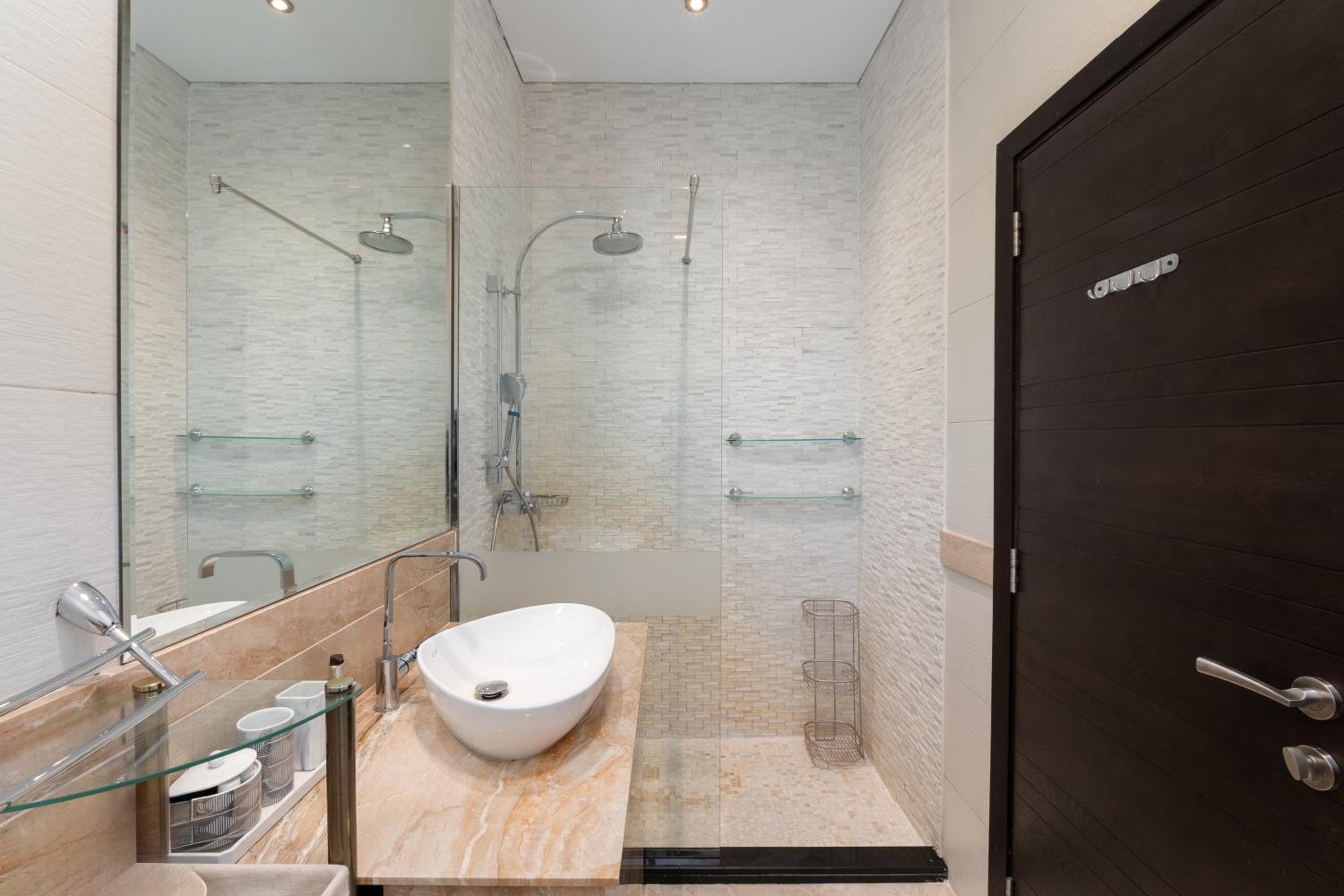 Cayan Tower Dubai Marina - Mint Stay