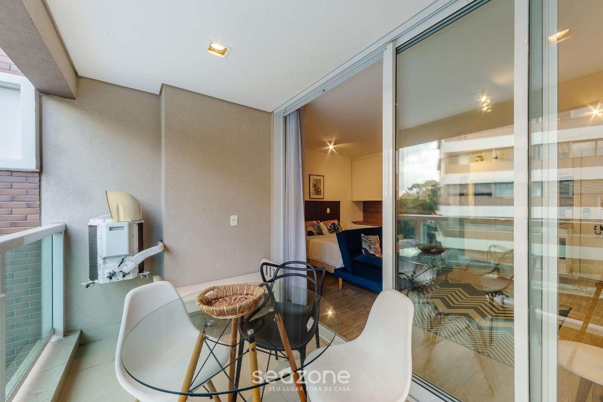 Apt with balcony 750m from Batman Alley PDM0208