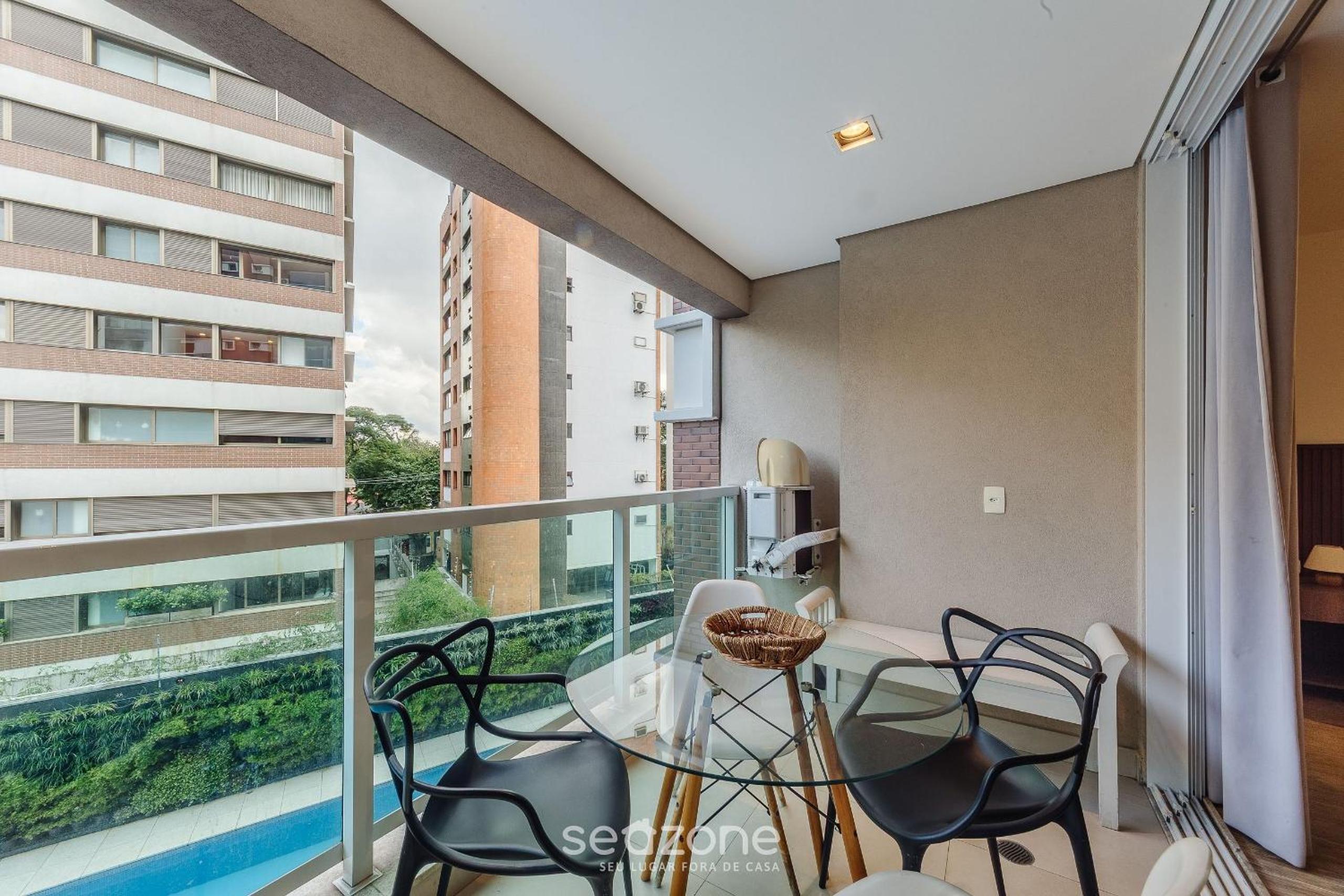 Apt with balcony 750m from Batman Alley PDM0208
