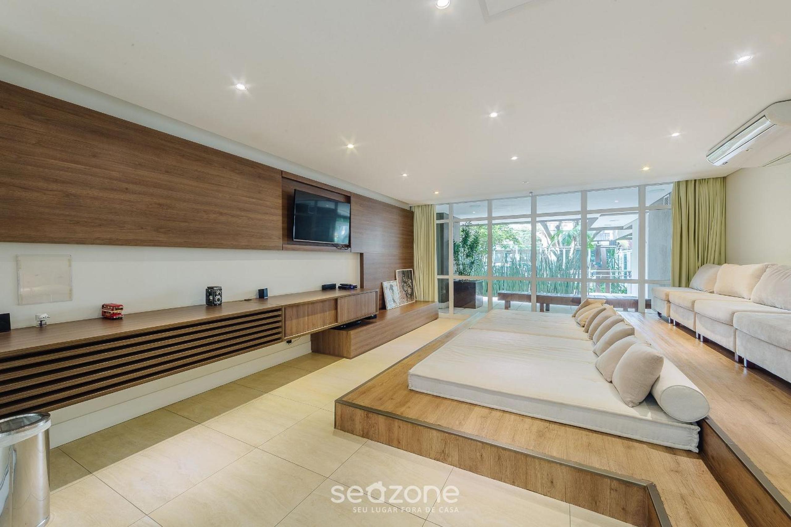 Apt with balcony 750m from Batman Alley PDM0208