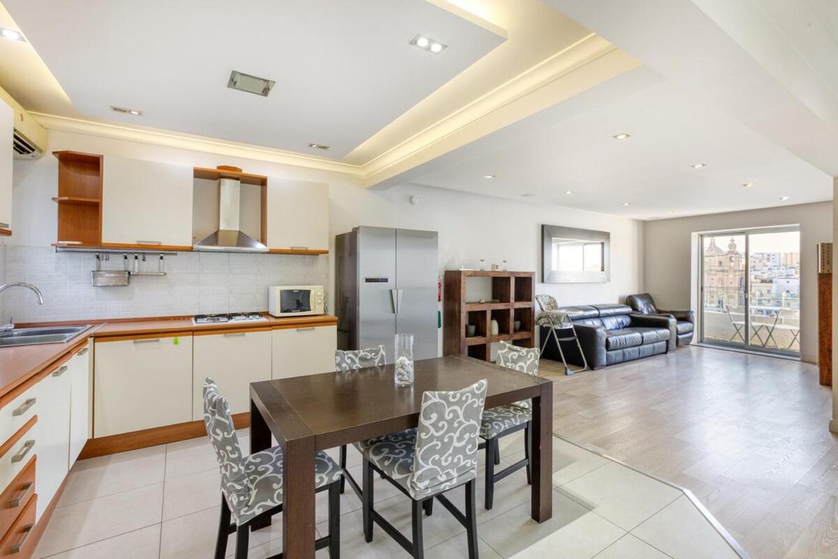 Seafront 3 bedroom apartment