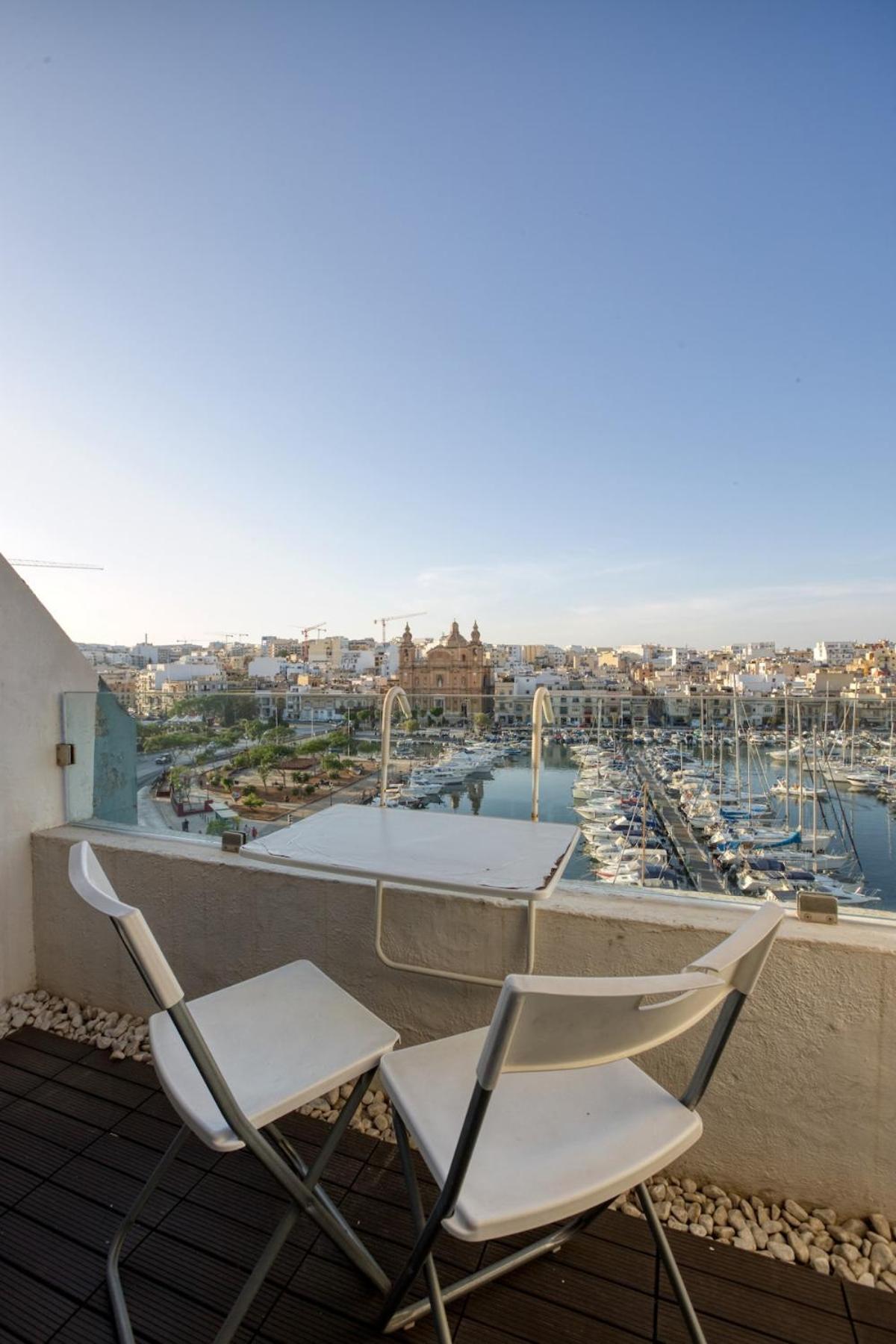 Seafront 3 bedroom apartment