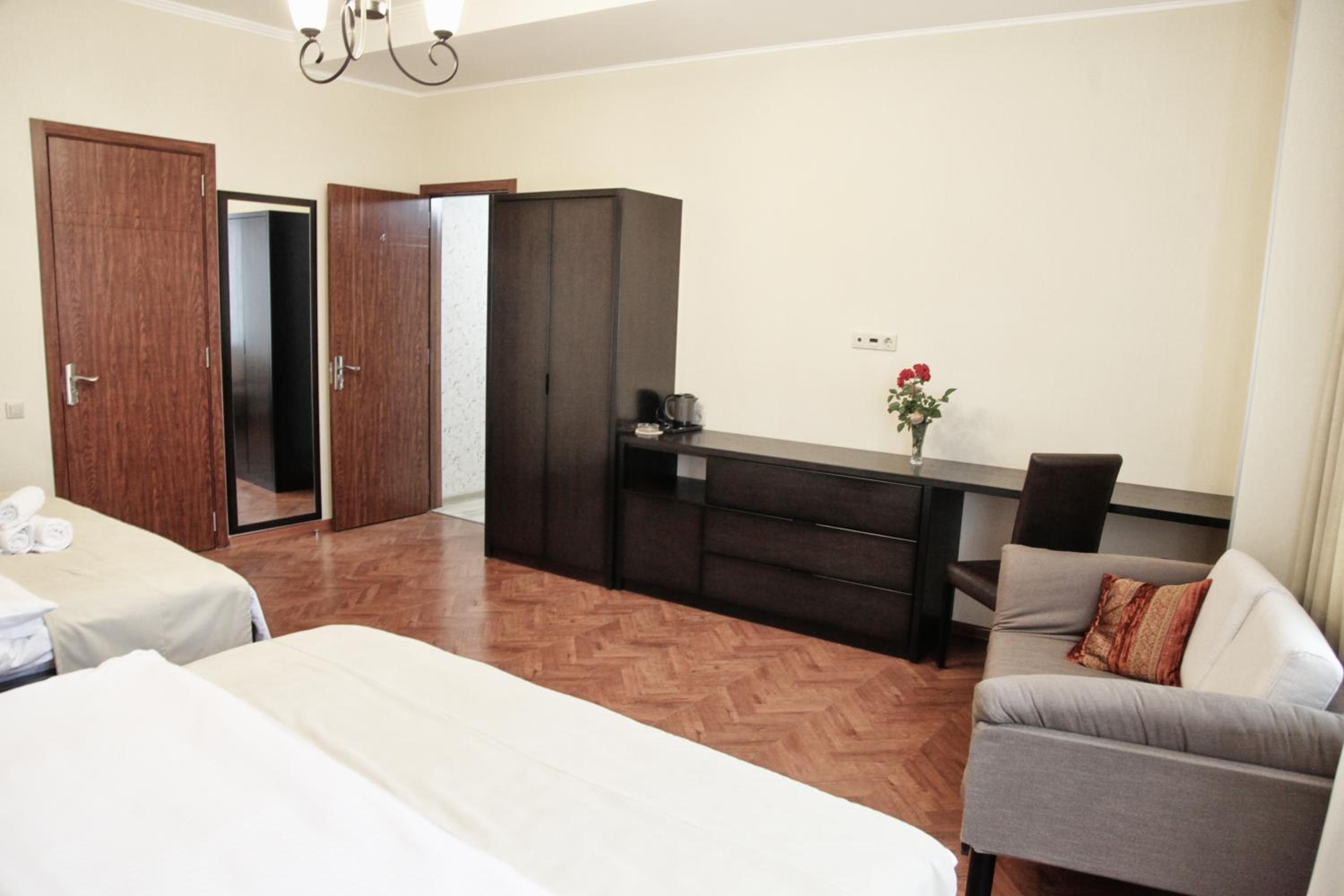 Hotel Four Brothers