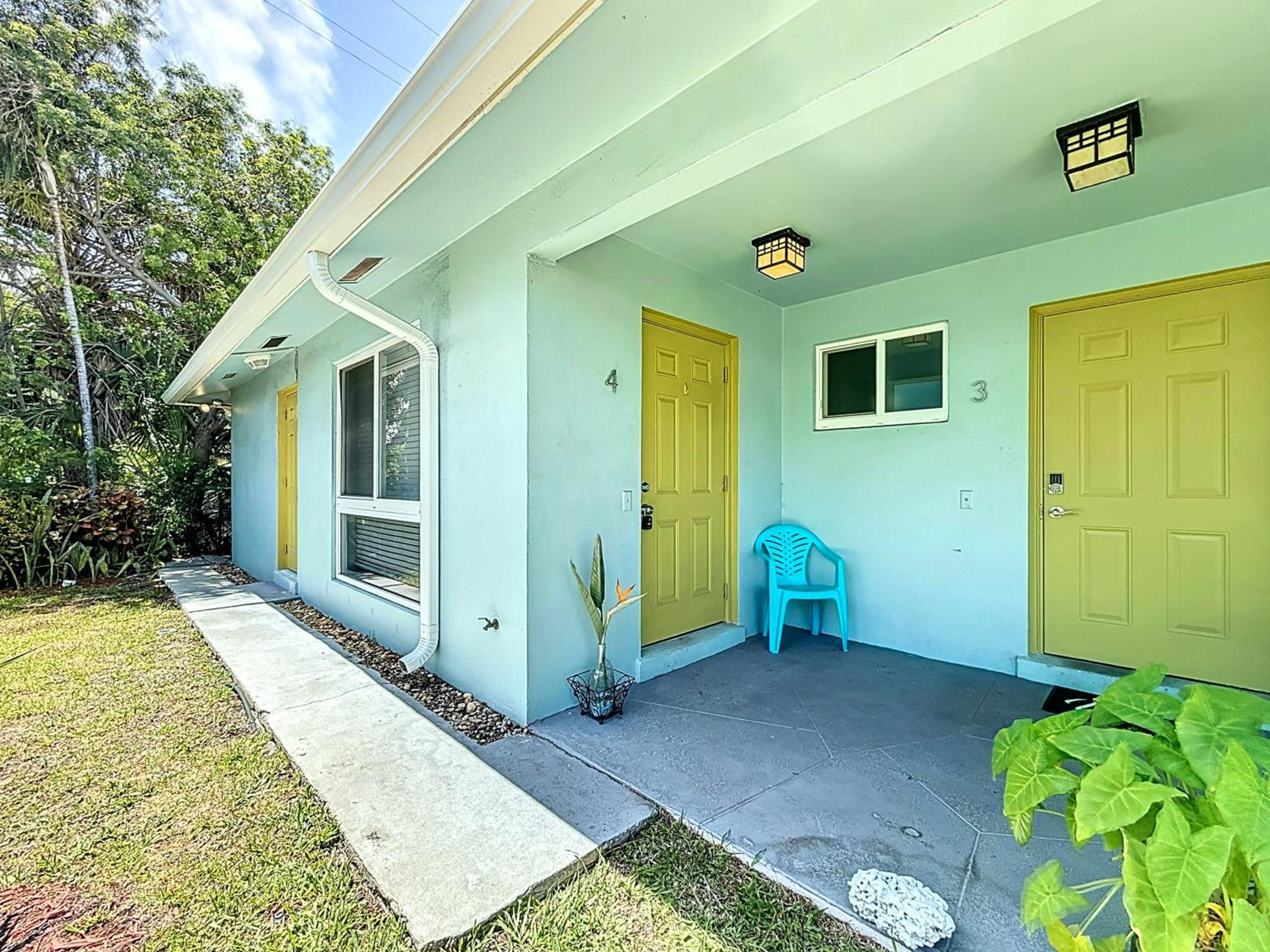 2 min walk to beach & free parking Lauderdale 21-1
