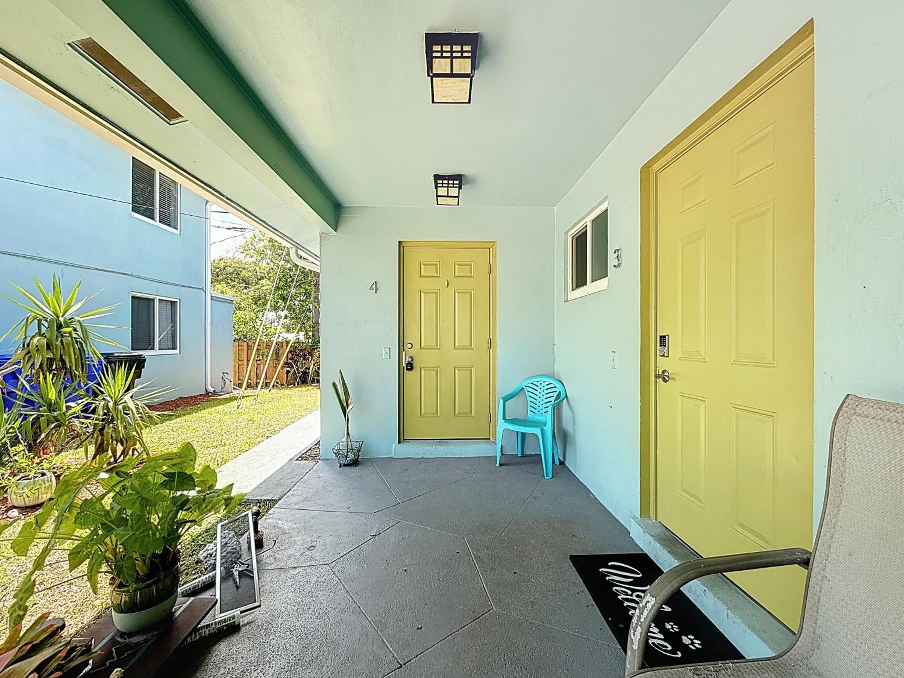 2 min walk to beach & free parking Lauderdale 21-1