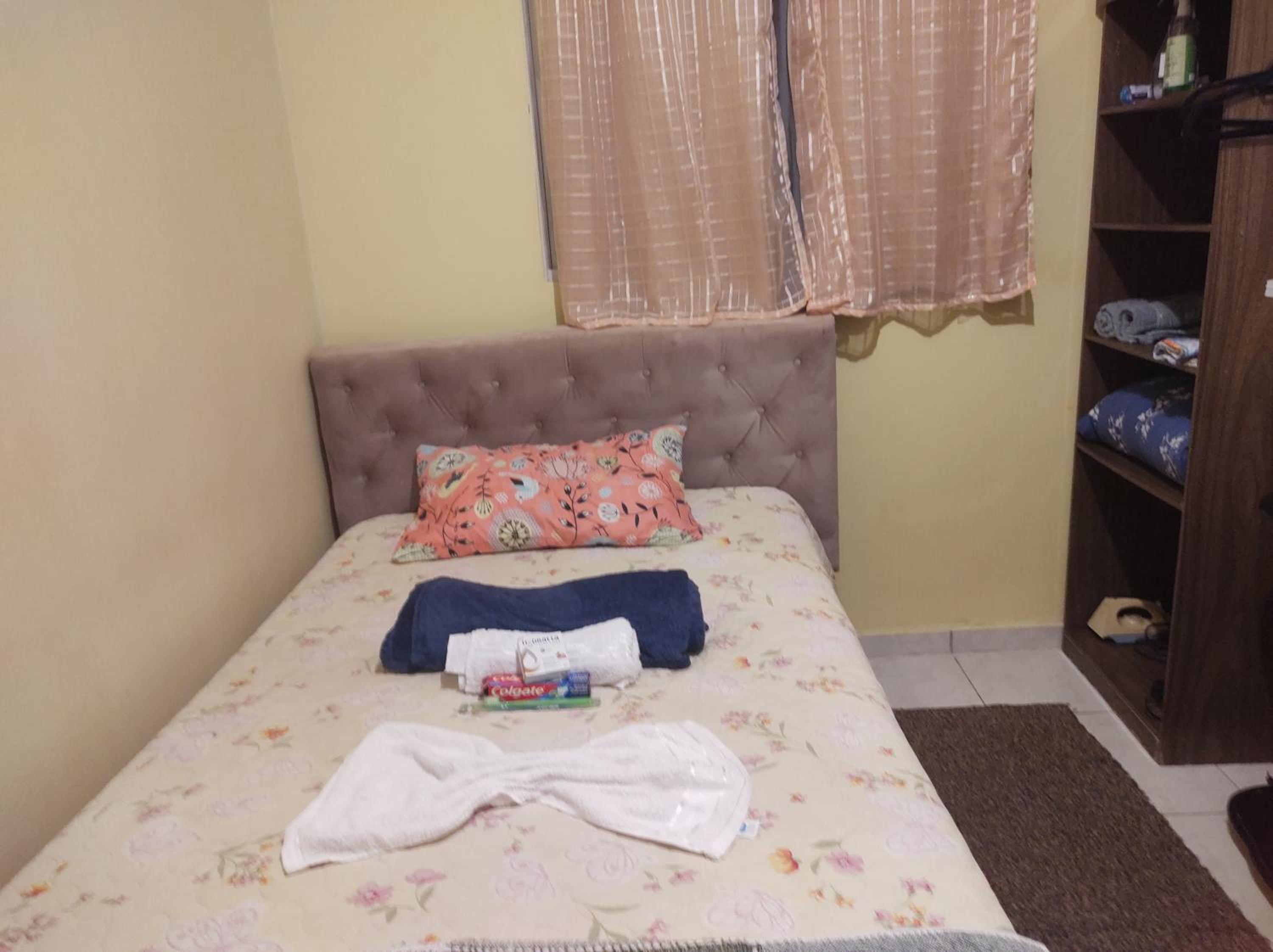Quarto em casa de Família- Riacho