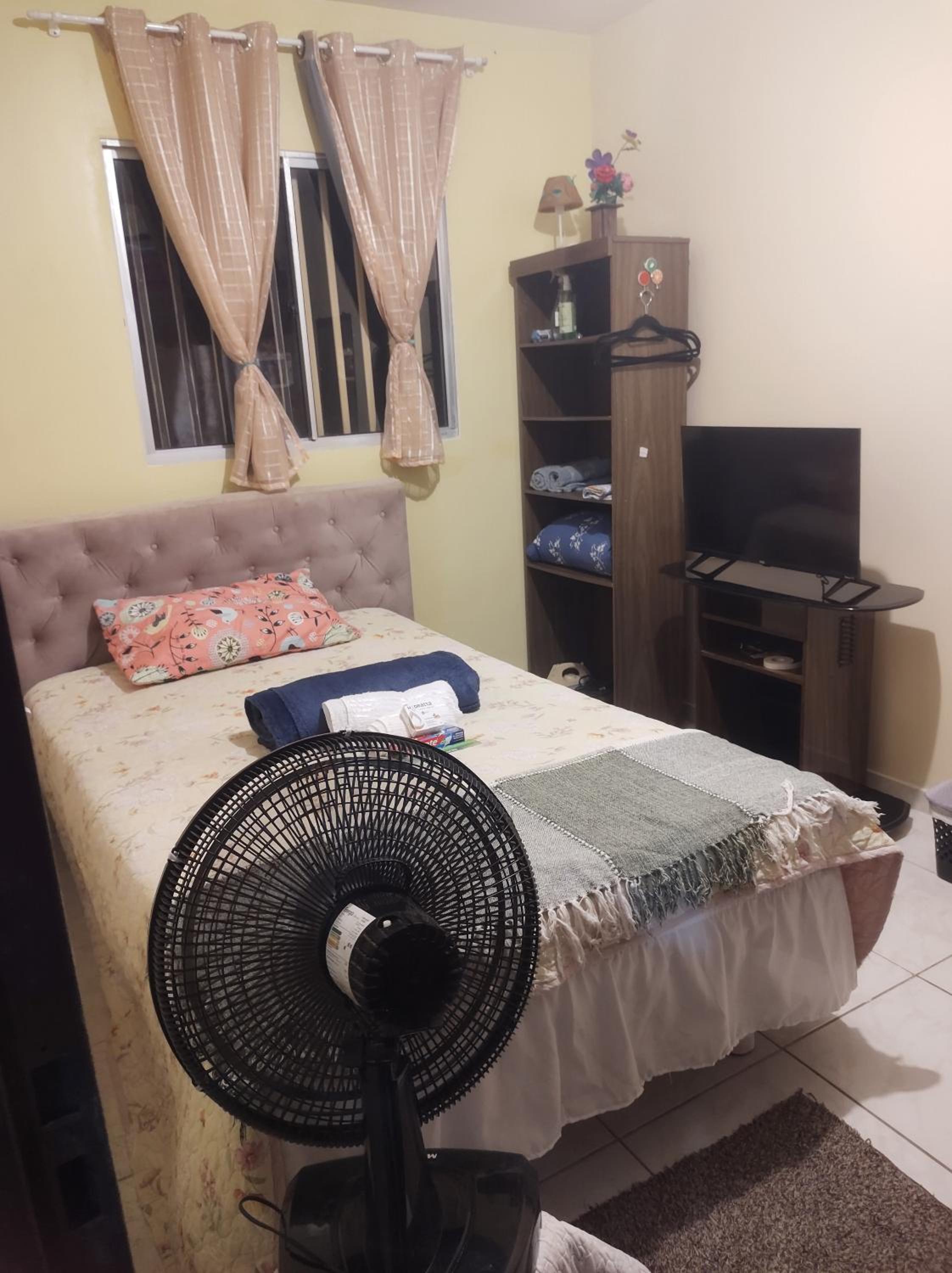 Quarto em casa de Família- Riacho