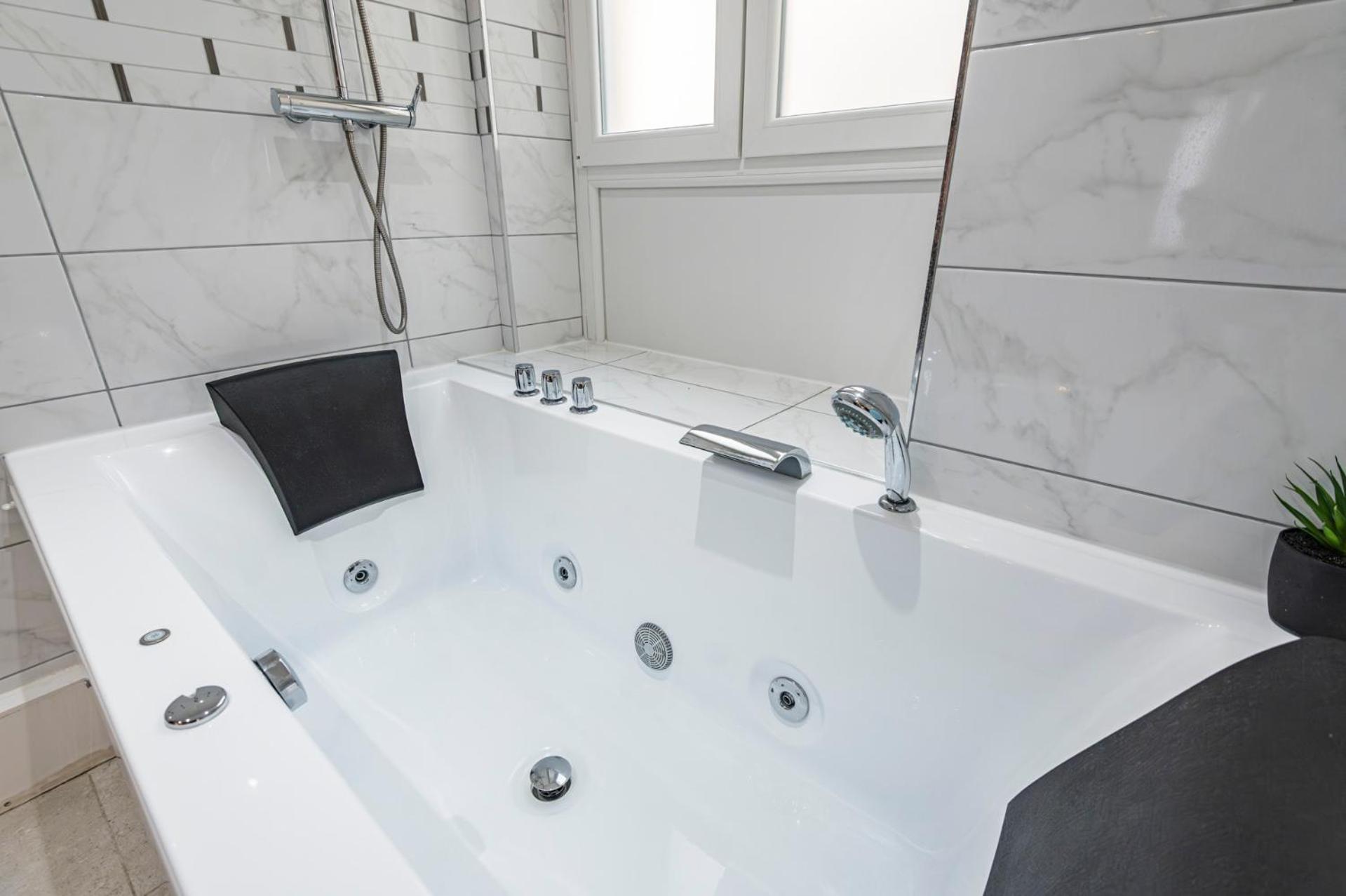 Cocon Privé avec Jacuzzi & Sauna