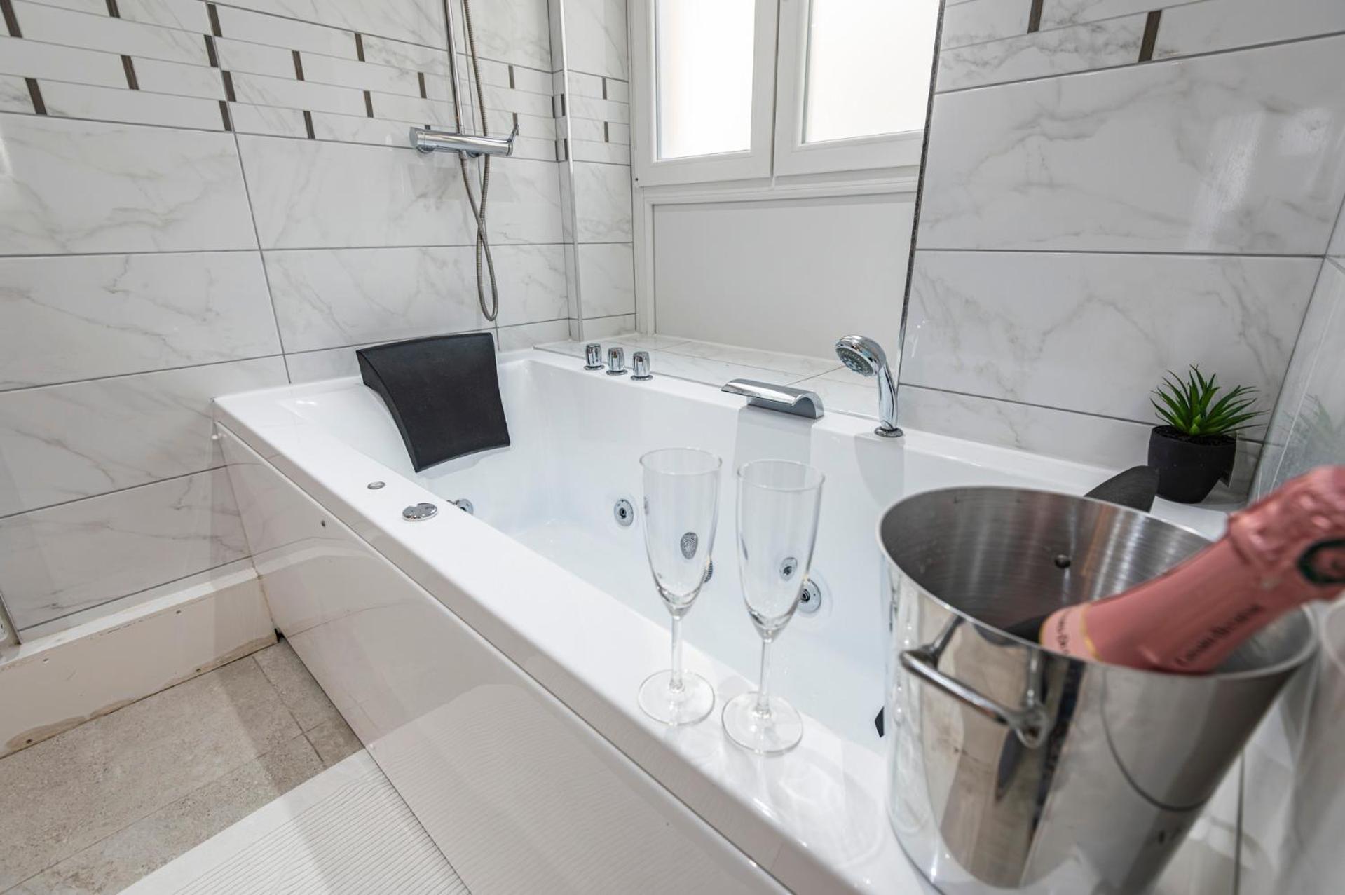 Cocon Privé avec Jacuzzi & Sauna