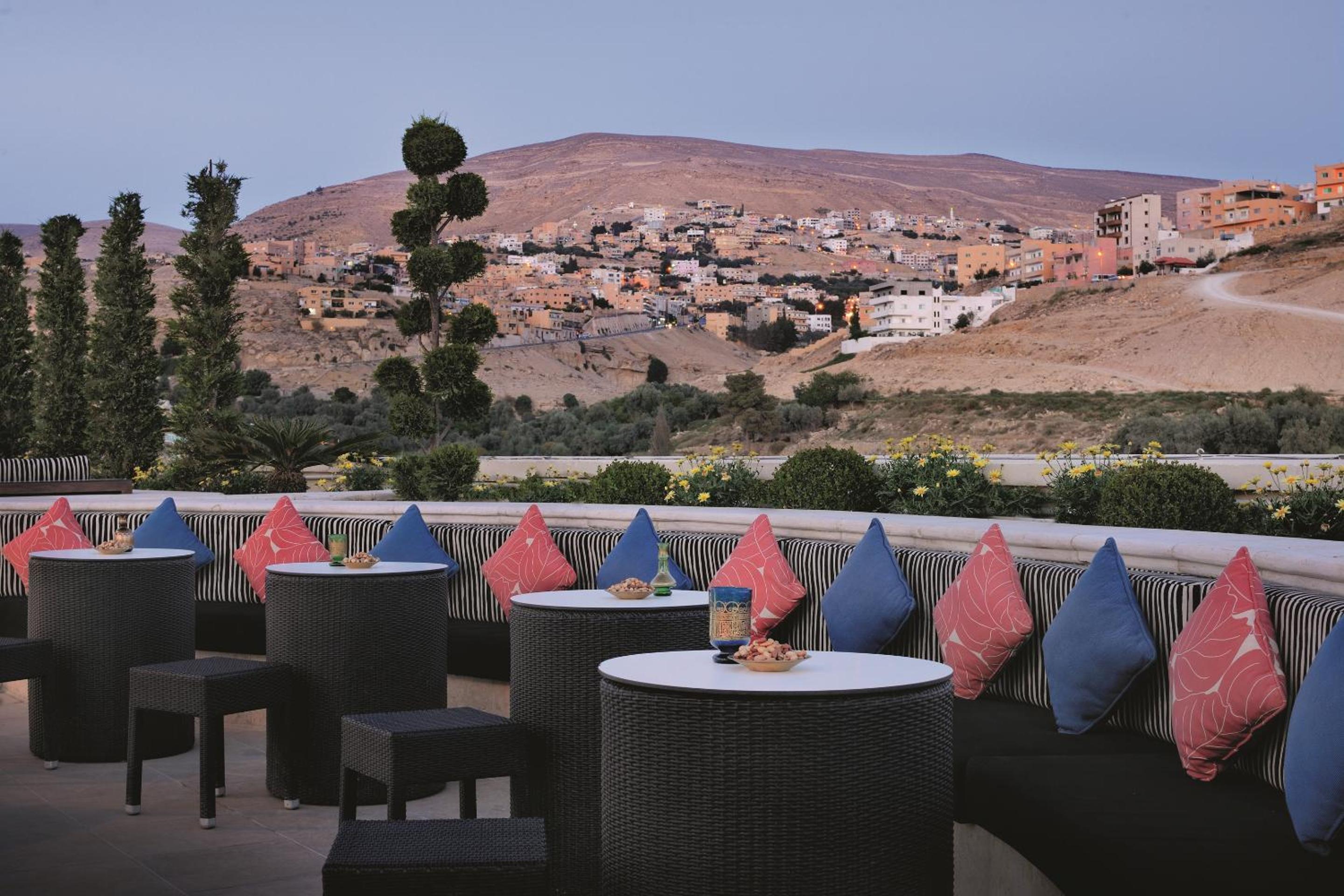 Mövenpick Resort Petra — photo 38