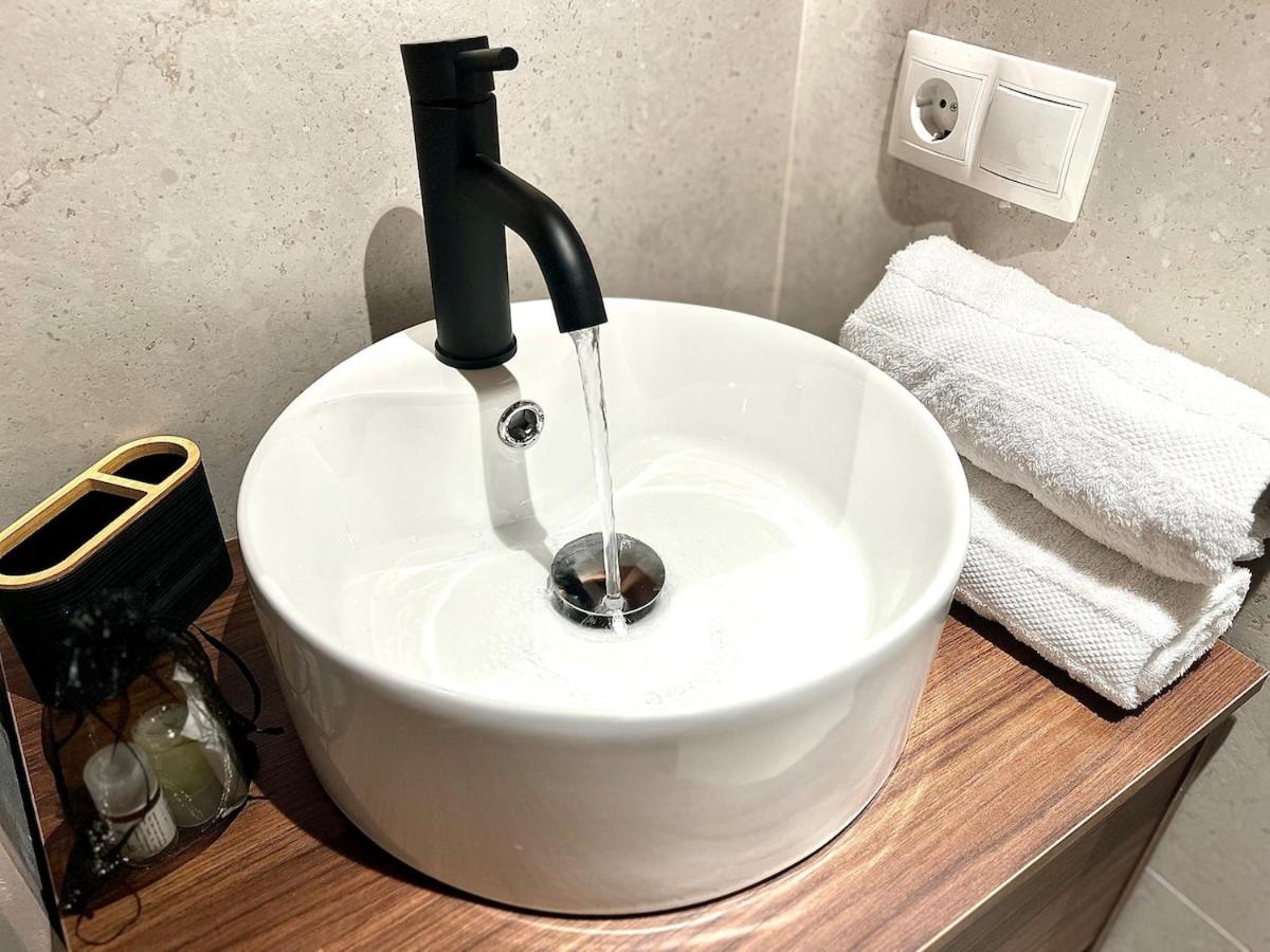 Luxury Escape by the Beach and City Center