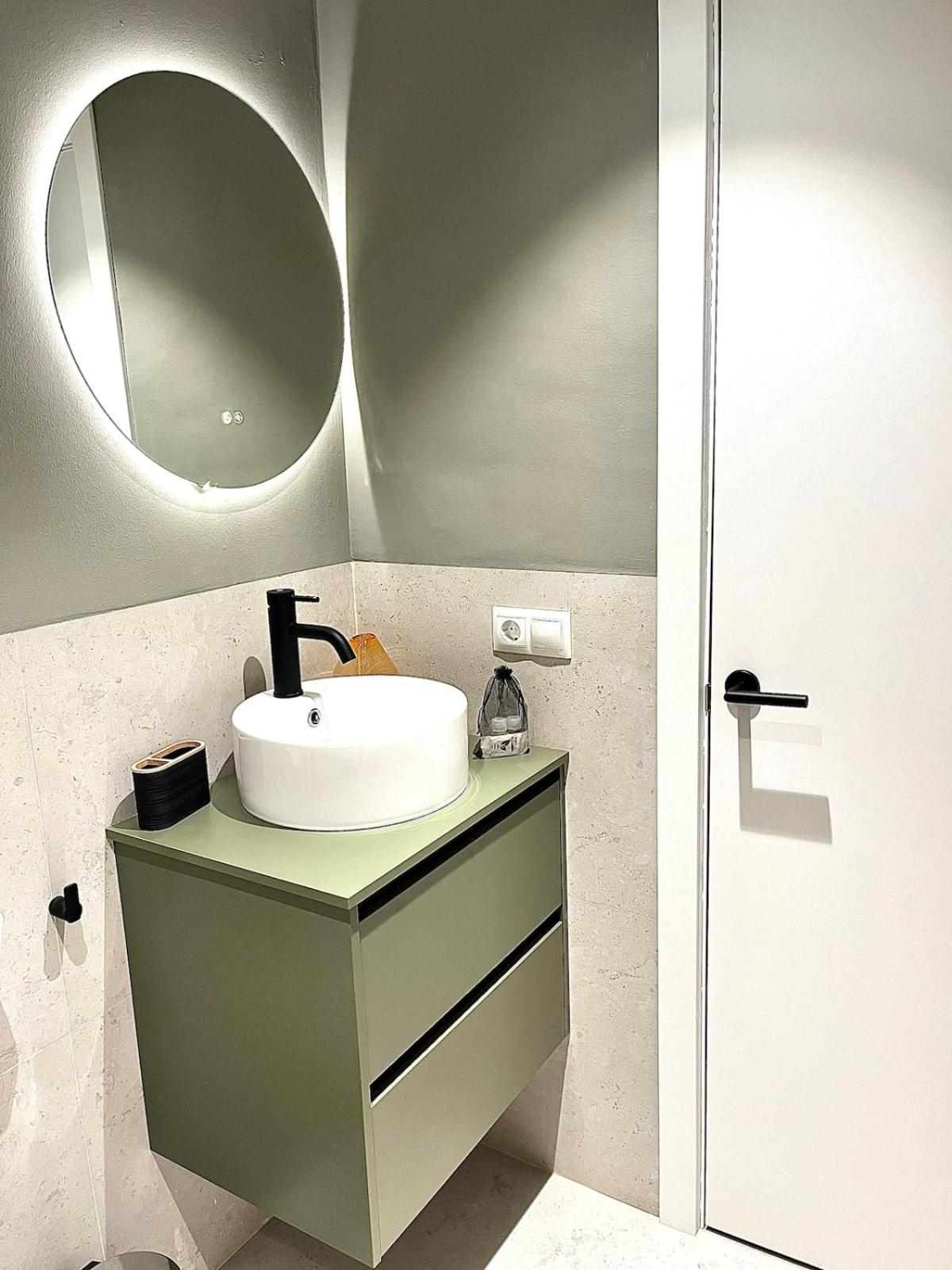 Luxury Escape by the Beach and City Center