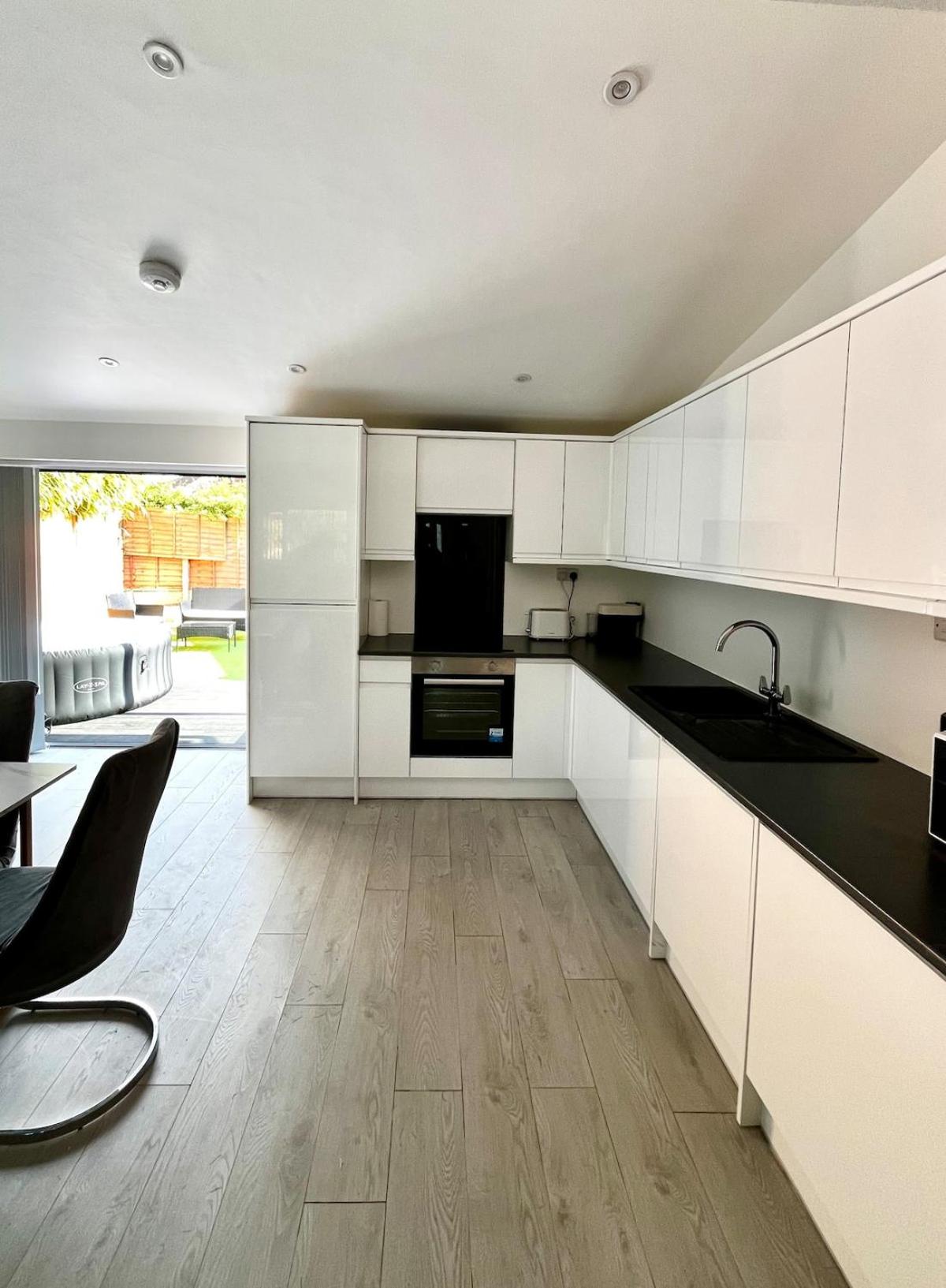 Manchester 2BR Luxe Lounge, Hot Tub, Pool Table