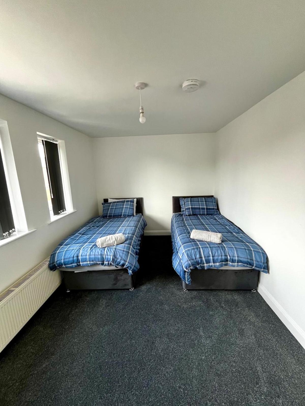 Manchester 2BR Luxe Lounge, Hot Tub, Pool Table