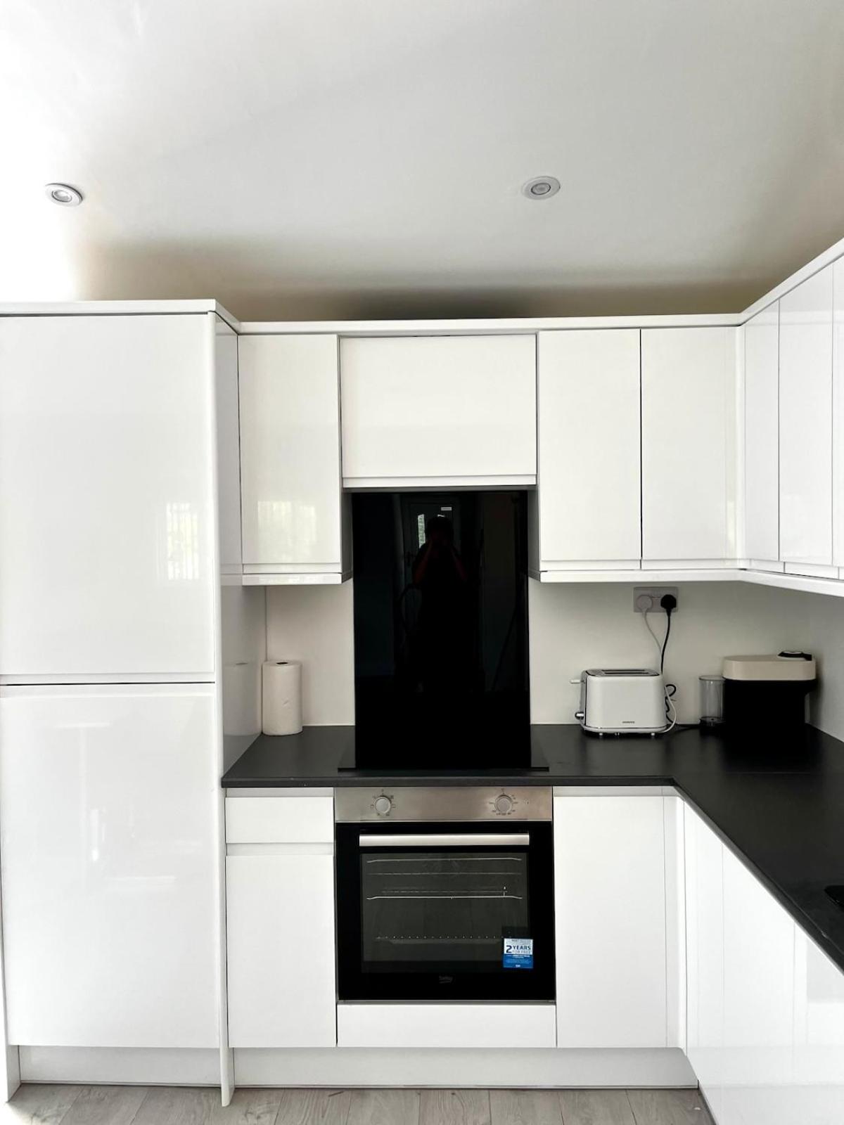 Manchester 2BR Luxe Lounge, Hot Tub, Pool Table