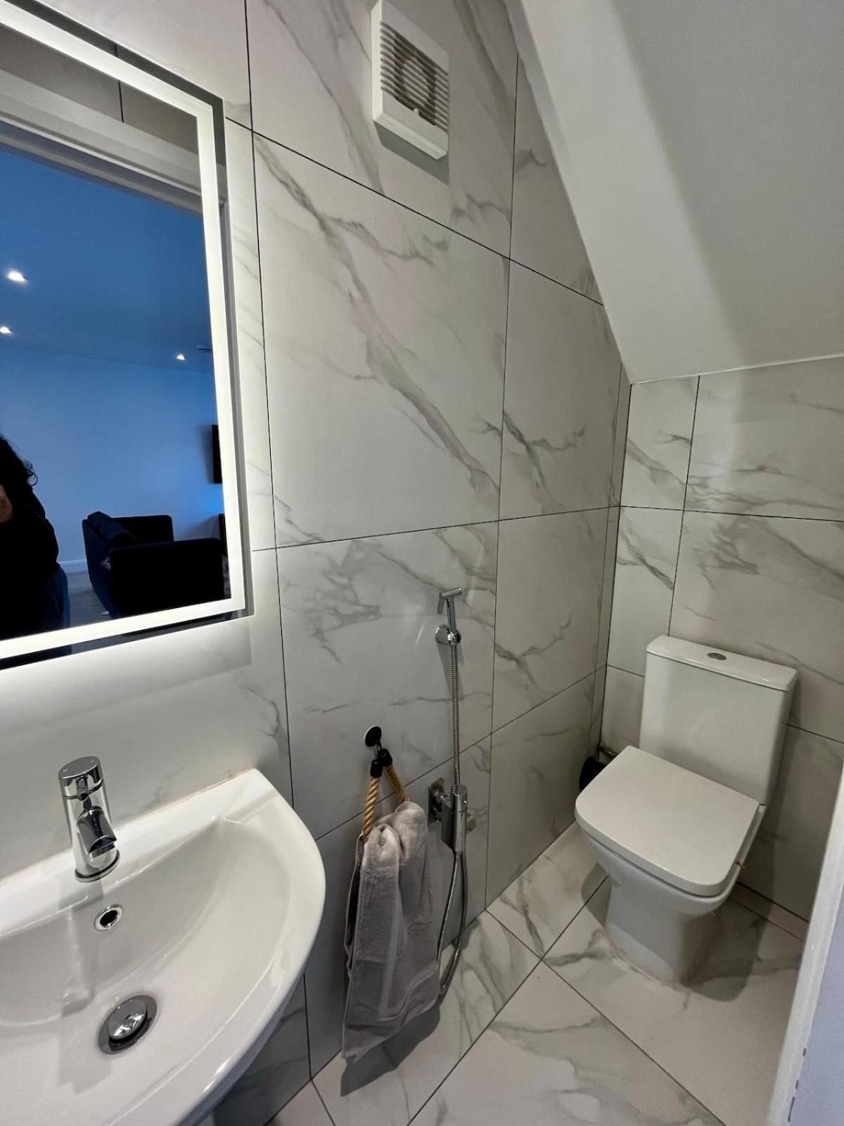 Manchester 2BR Luxe Lounge, Hot Tub, Pool Table