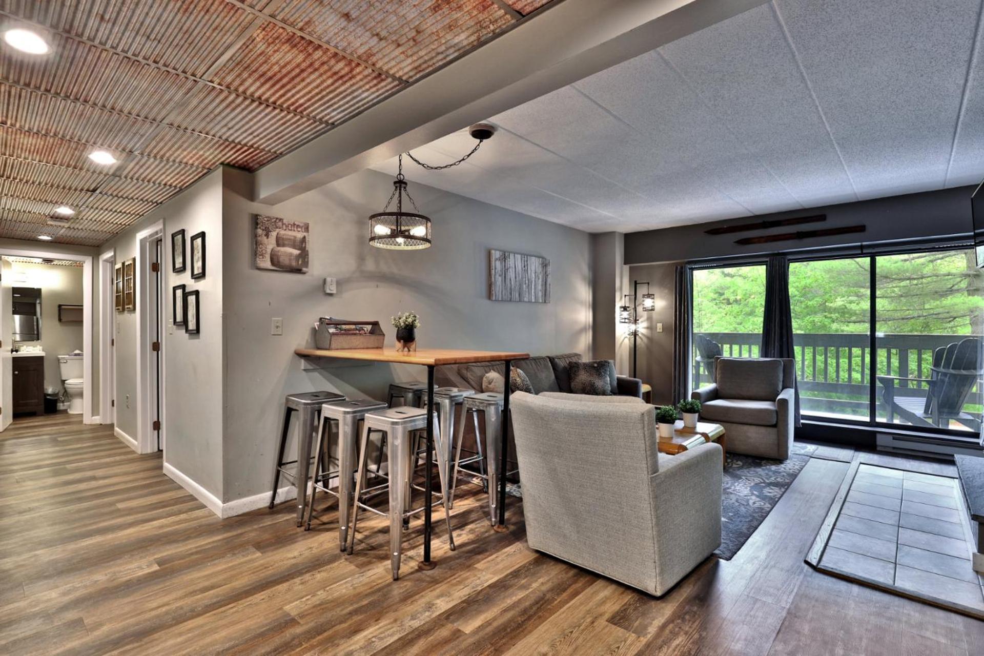 Ski, Hike, Relax - 2BR Killington Condo with Balcony and Free Shuttle