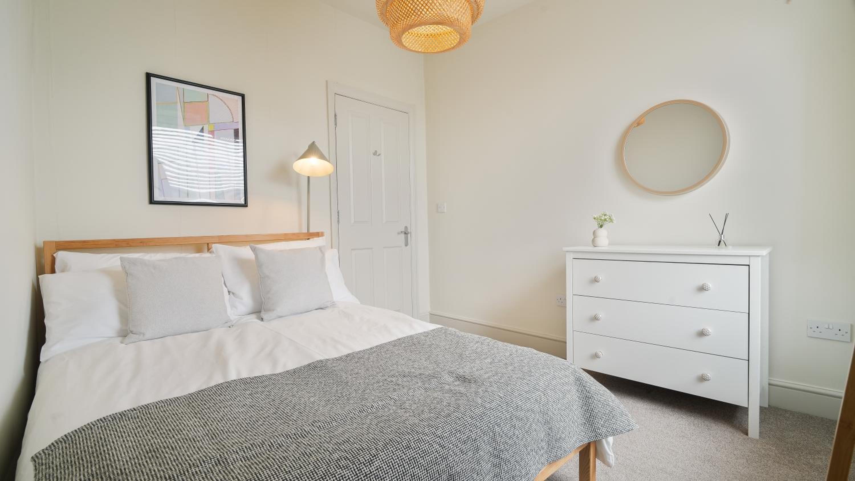 Crookes Gem with Garden & Alpacas Nearby