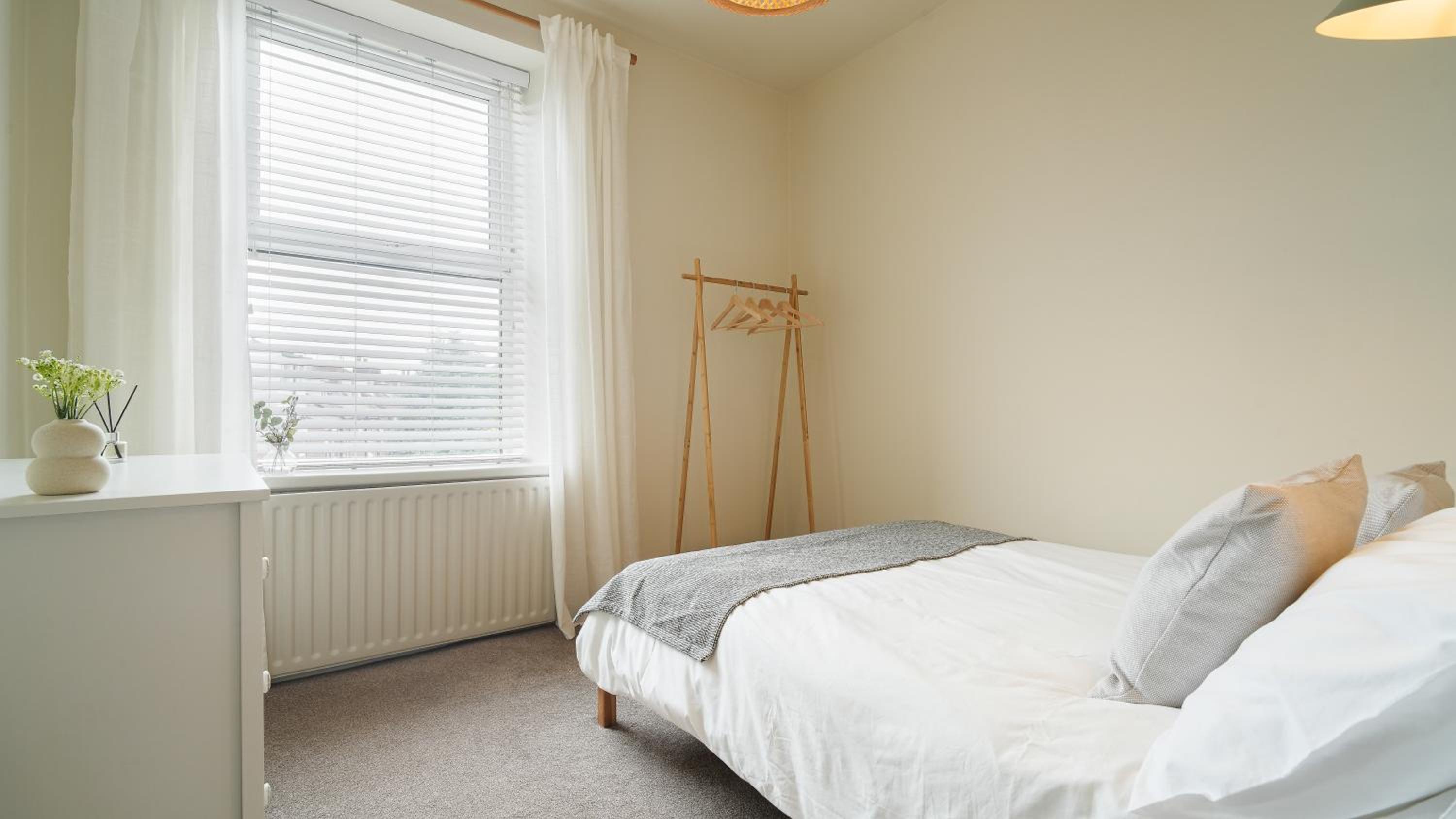 Crookes Gem with Garden & Alpacas Nearby