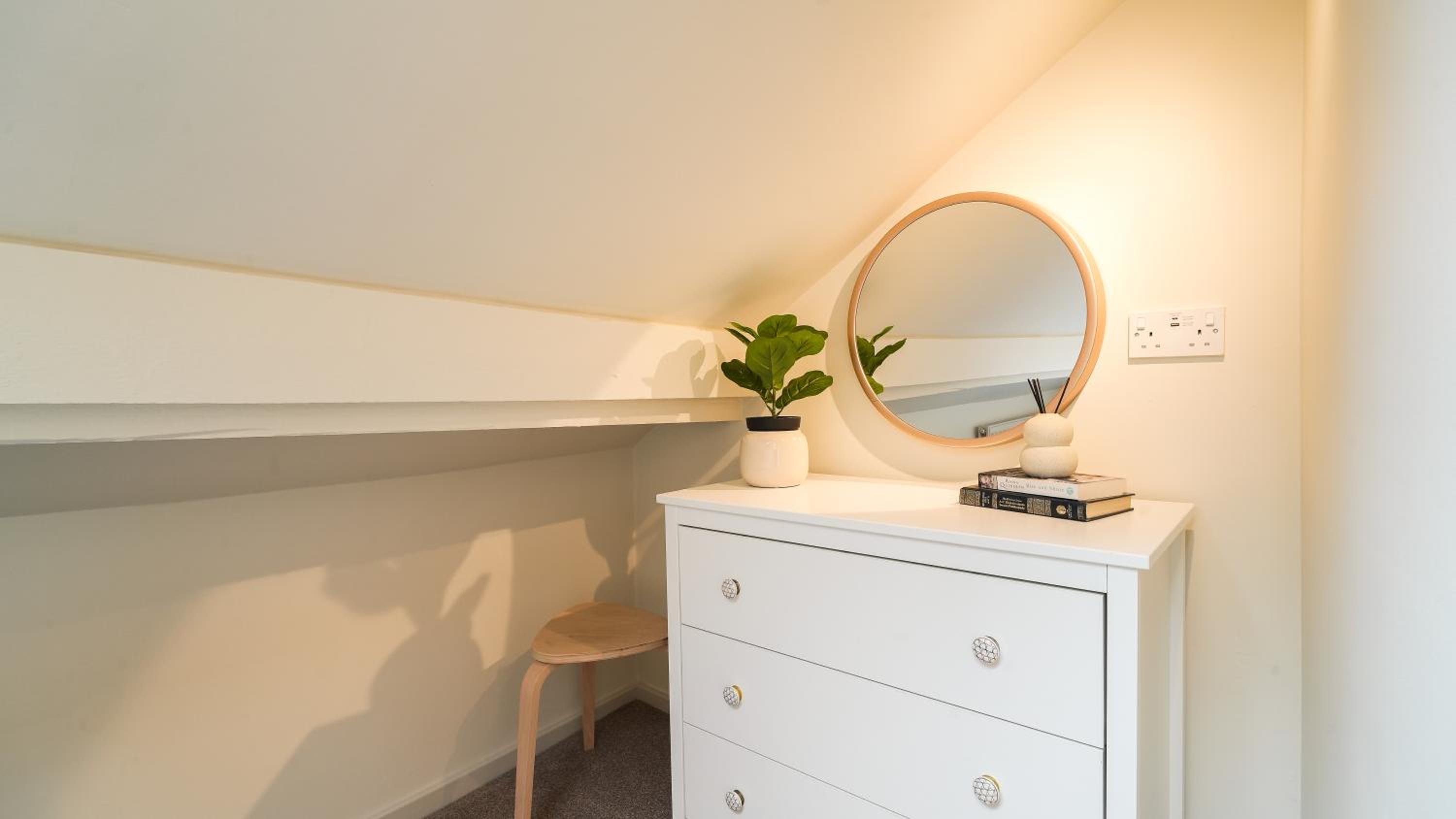 Crookes Gem with Garden & Alpacas Nearby