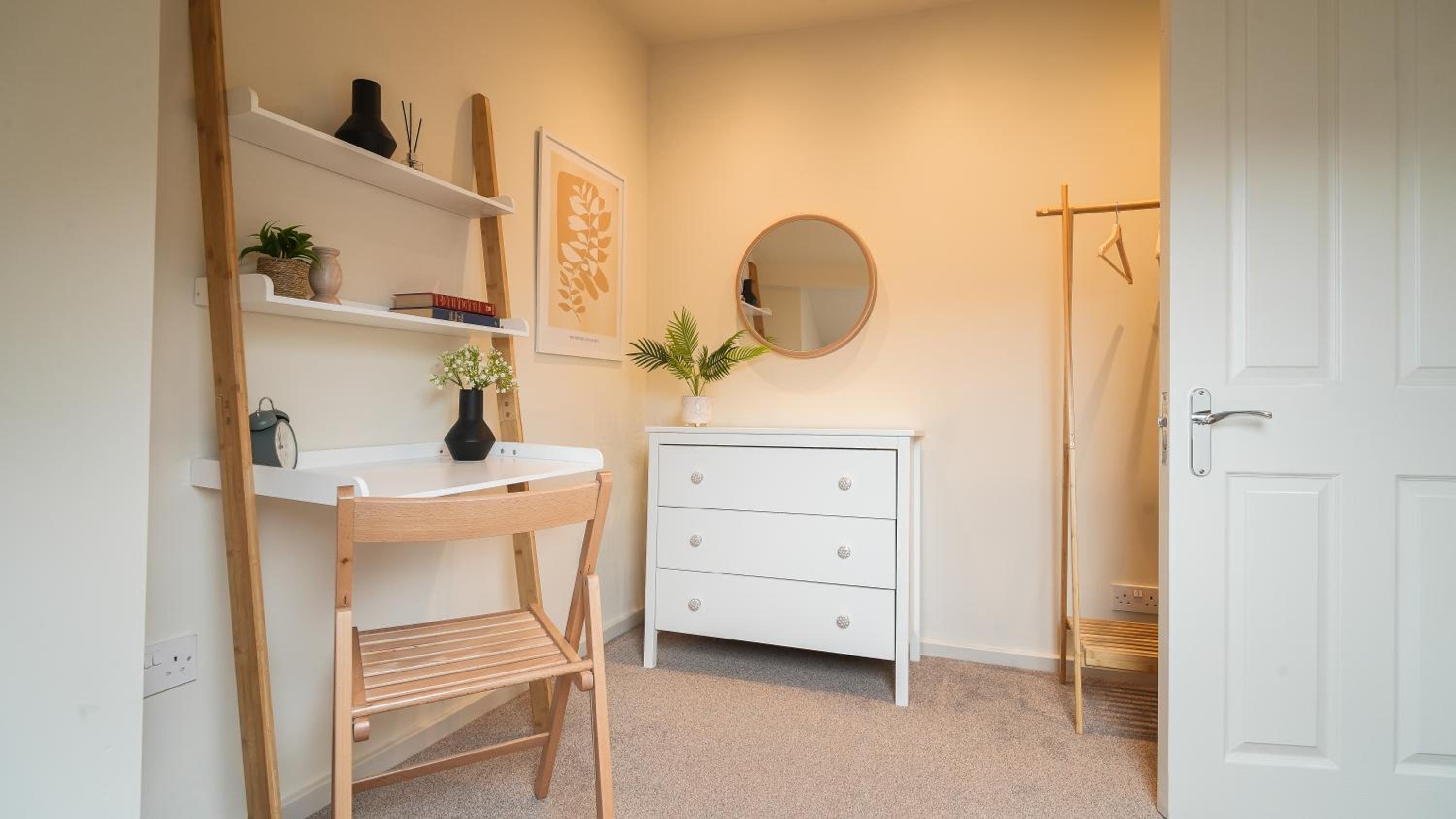 Crookes Gem with Garden & Alpacas Nearby