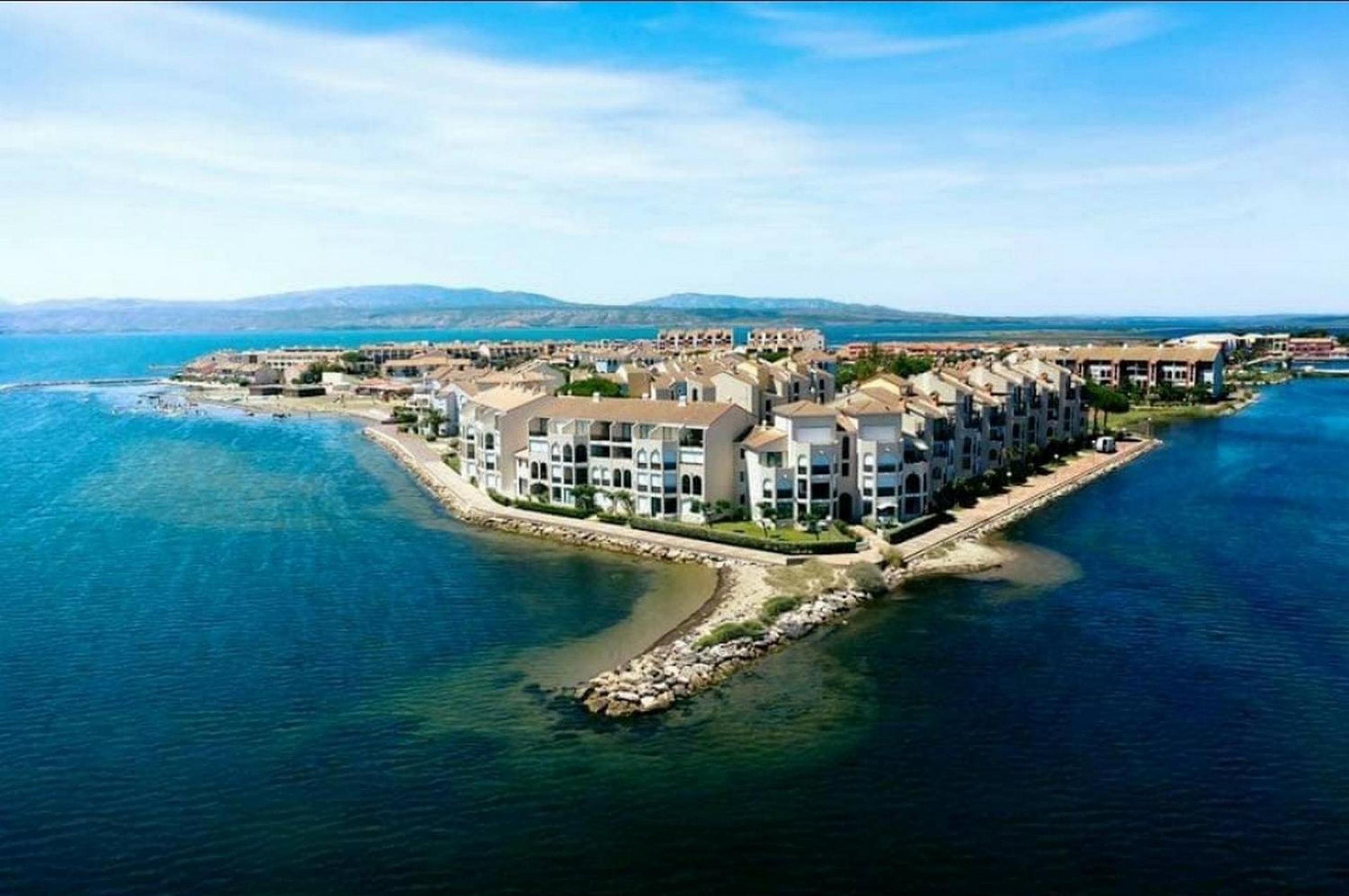 Au bord de l'eau mer, lac, et Canigou, climatisé, Classé 3 étoiles !