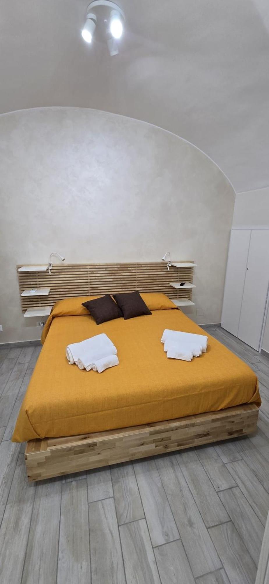 Crociferi Home di Agata e Aurora