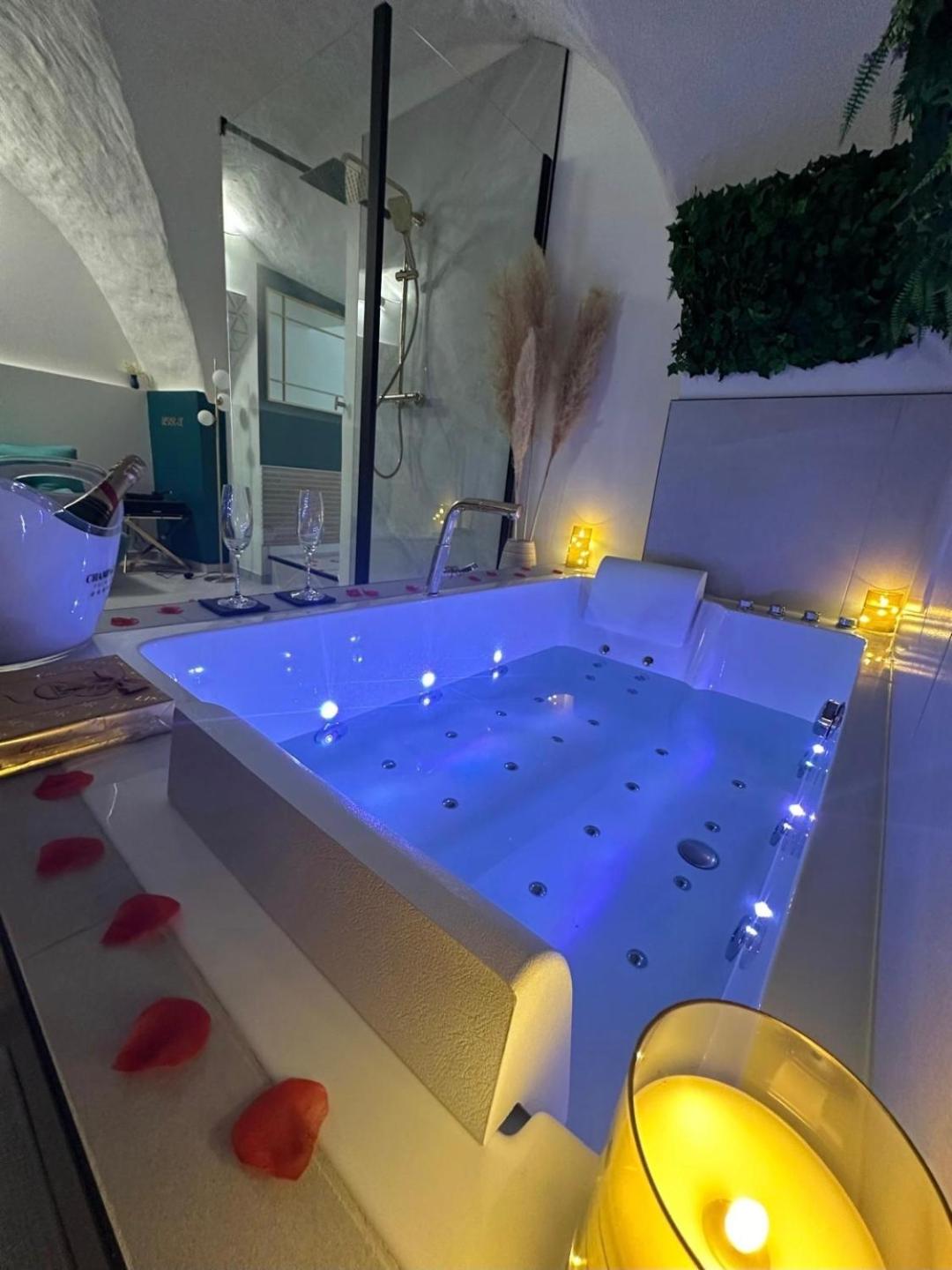 Suite Privative Spa Jacuzzi Sauna - Proche Montpellier