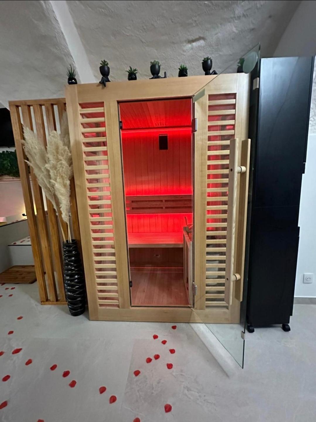 Suite Privative Spa Jacuzzi Sauna - Proche Montpellier