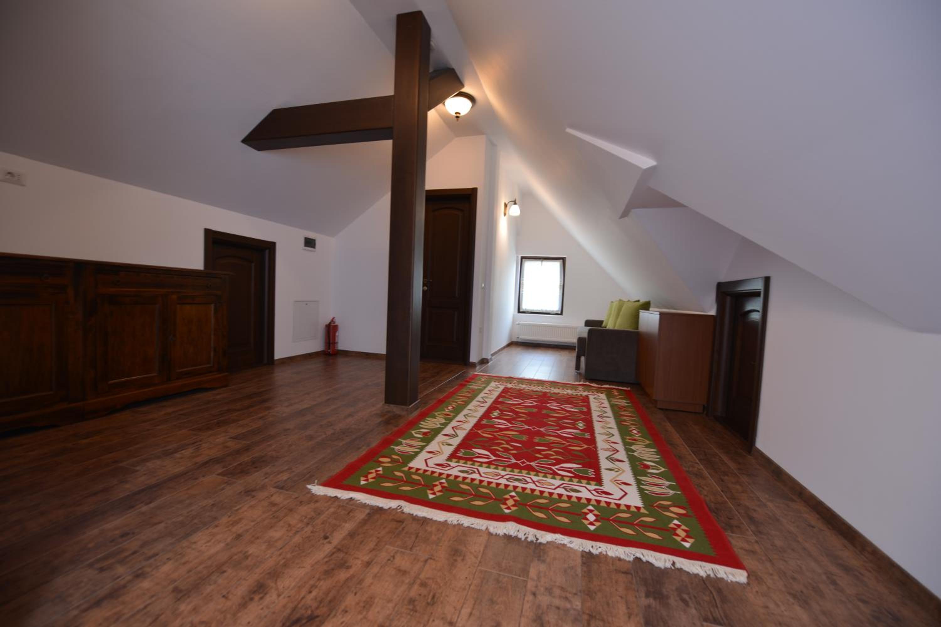 Photo 33