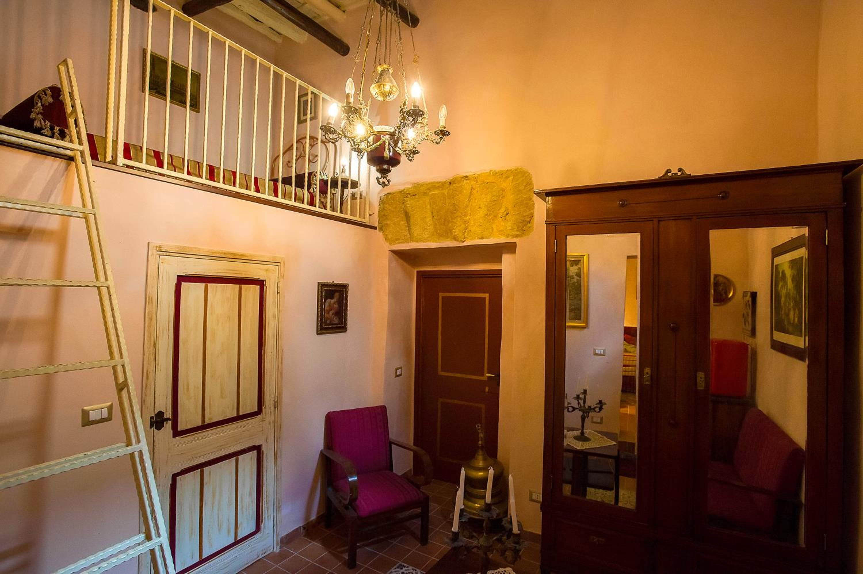 Roccamelia Historic Houses