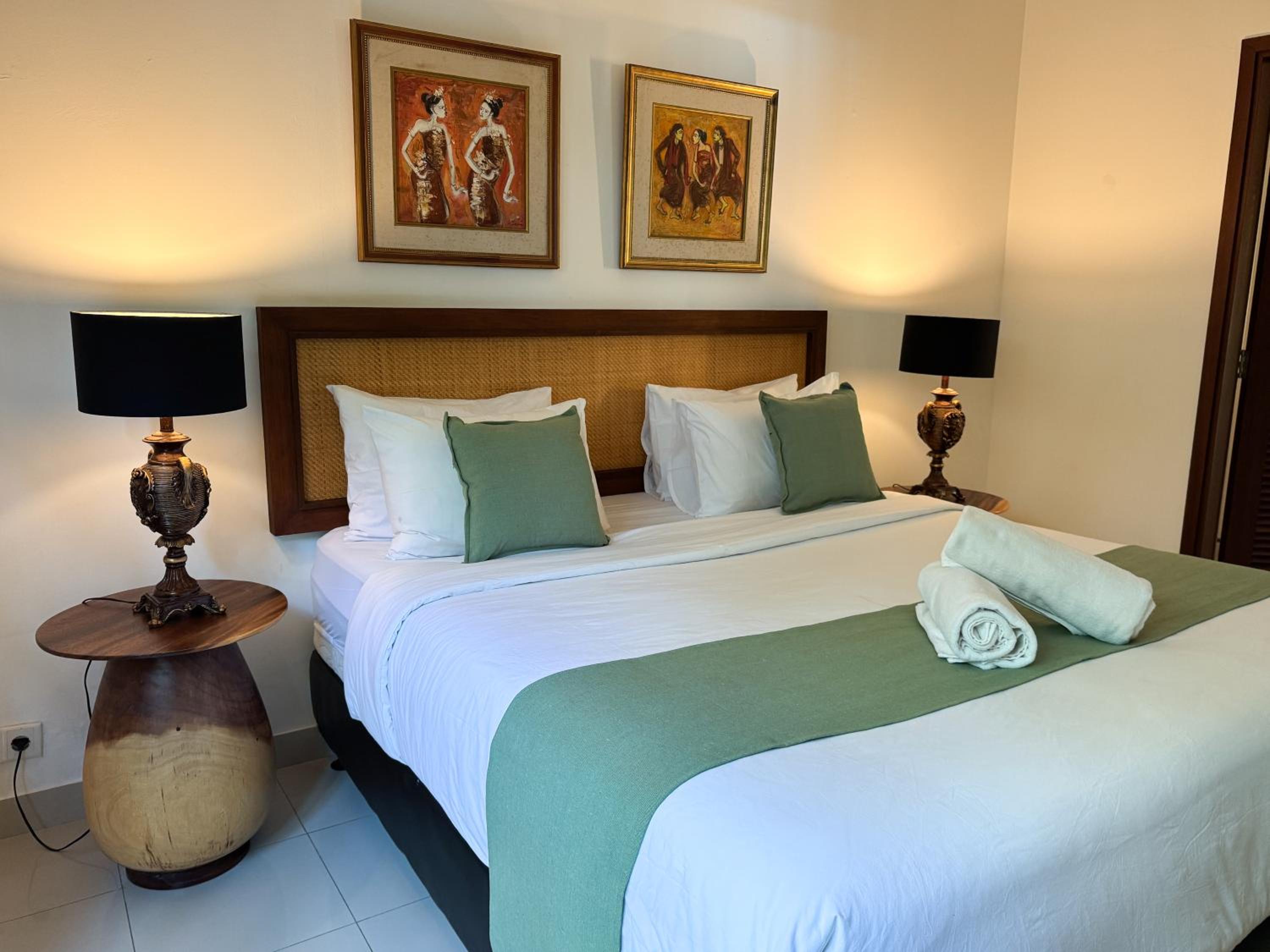 Luxury 4-Bedroom Pool Villa in Canggu - 7 mins to Beach
