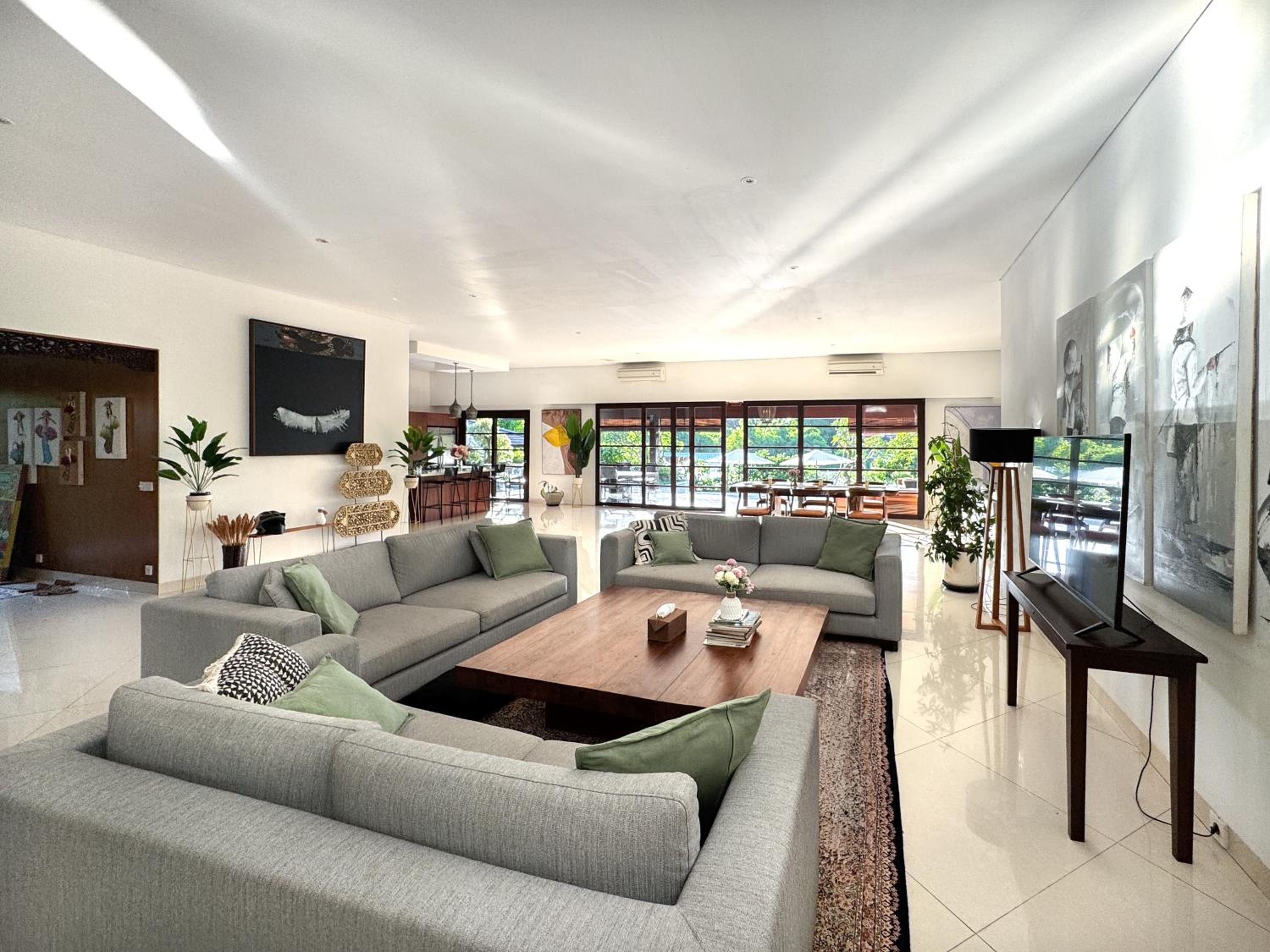 Luxury 4-Bedroom Pool Villa in Canggu - 7 mins to Beach