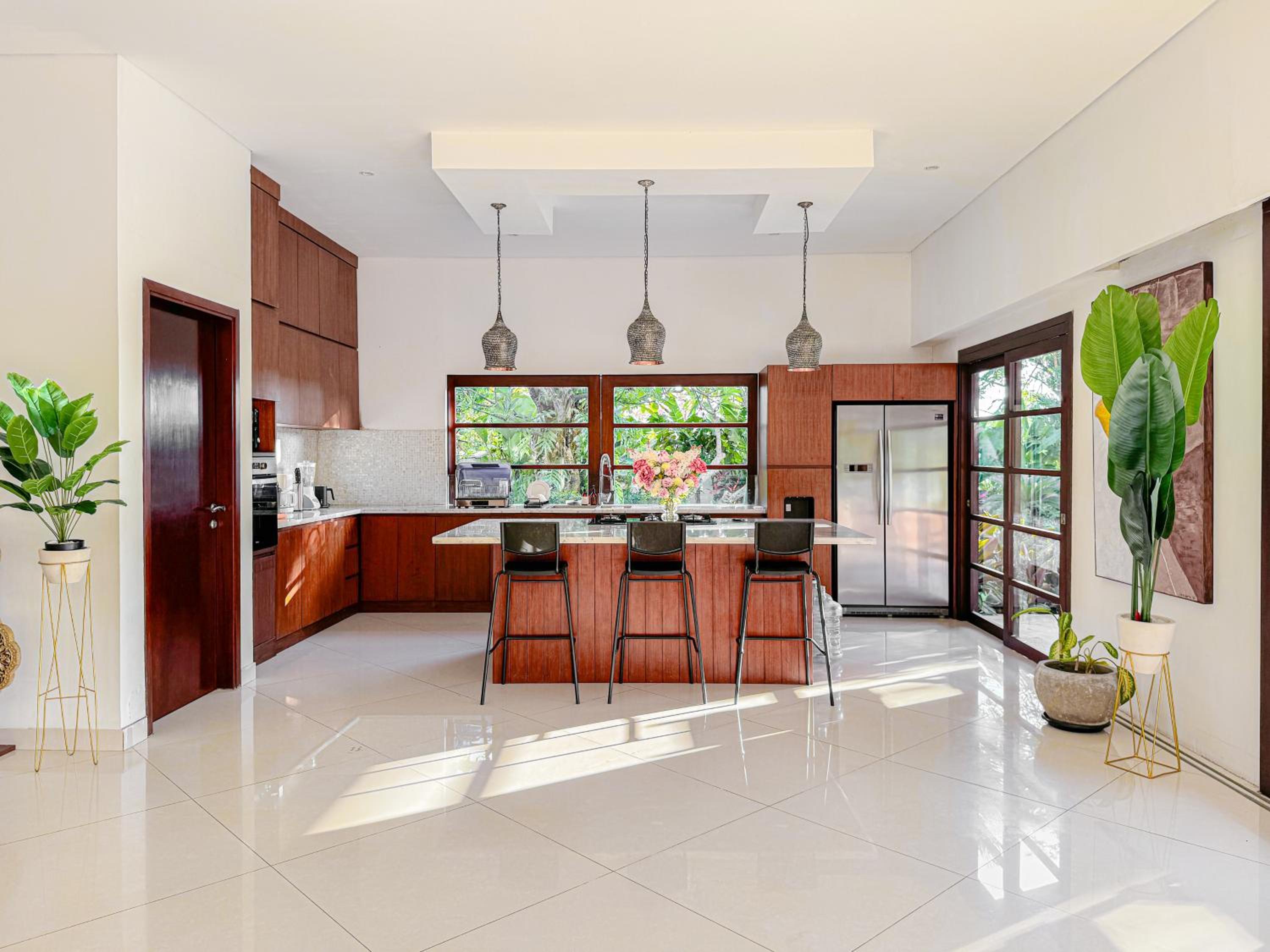 Luxury 4-Bedroom Pool Villa in Canggu - 7 mins to Beach