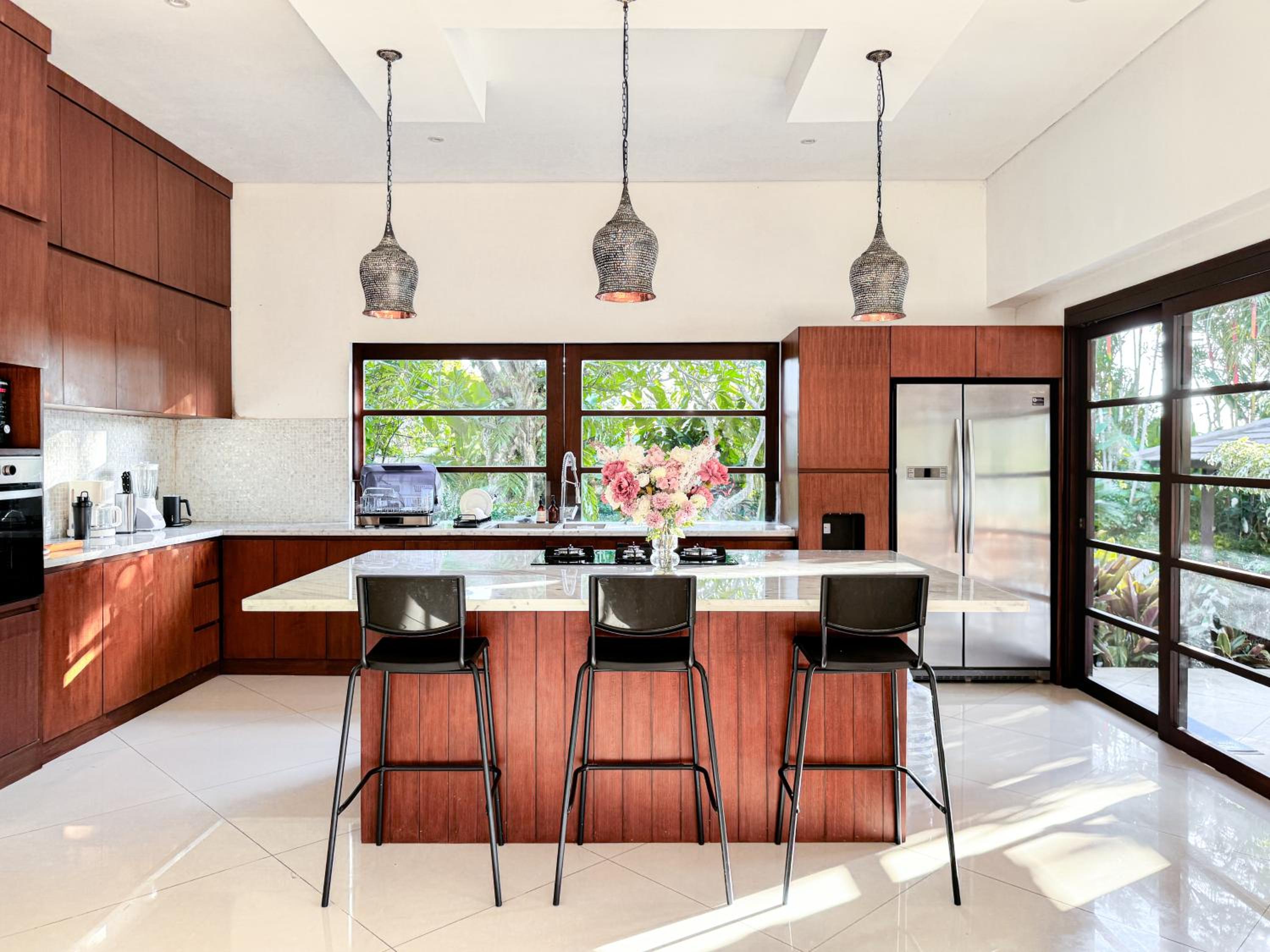 Luxury 4-Bedroom Pool Villa in Canggu - 7 mins to Beach